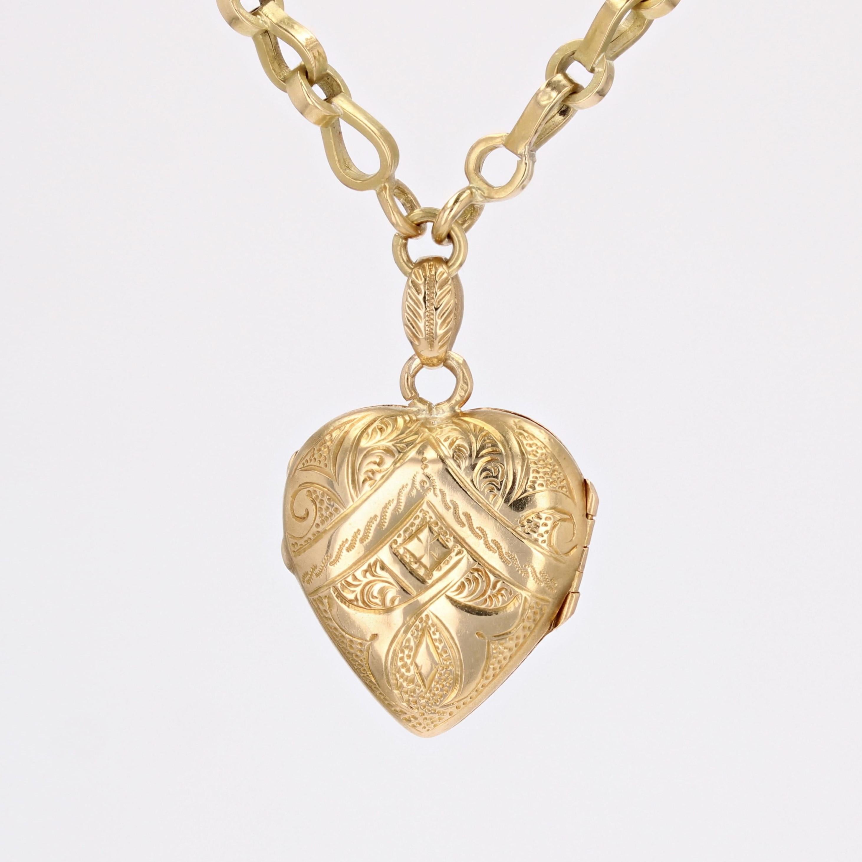 Médaillon et chaîne français du 19ème siècle en or jaune 18 carats avec grenats fins et perles en vente 10