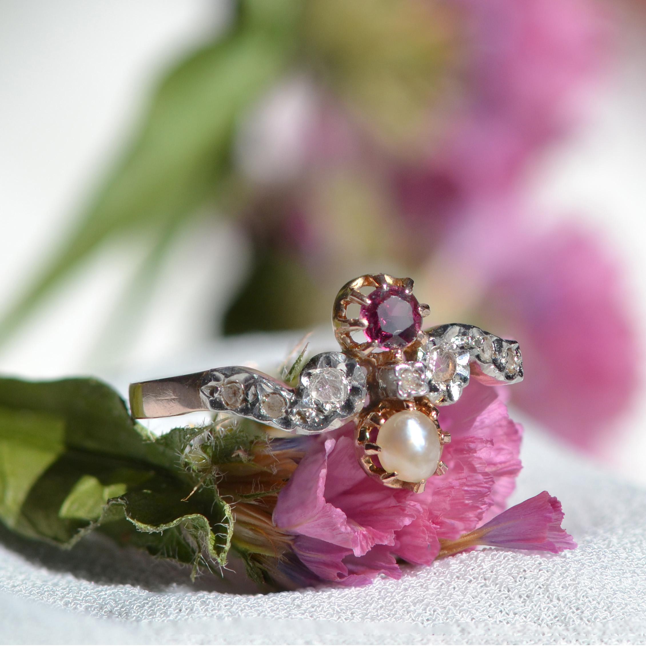 Napoleon III French 19th Century Garnet Fine Pearl Diamonds 18 Karat Rose Gold Ring For Sale