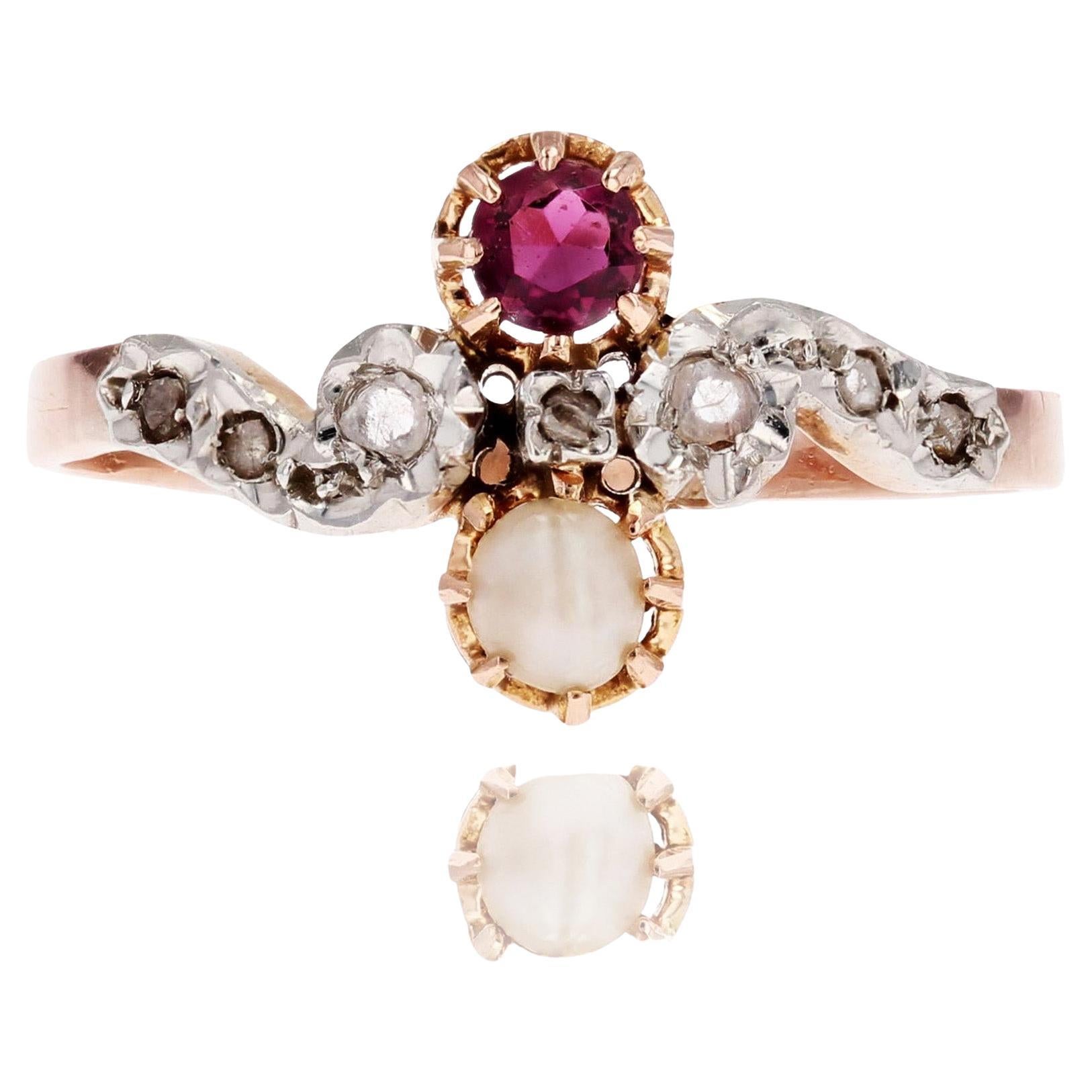 Bague française du 19ème siècle en or rose 18 carats, grenats et perles fines en vente