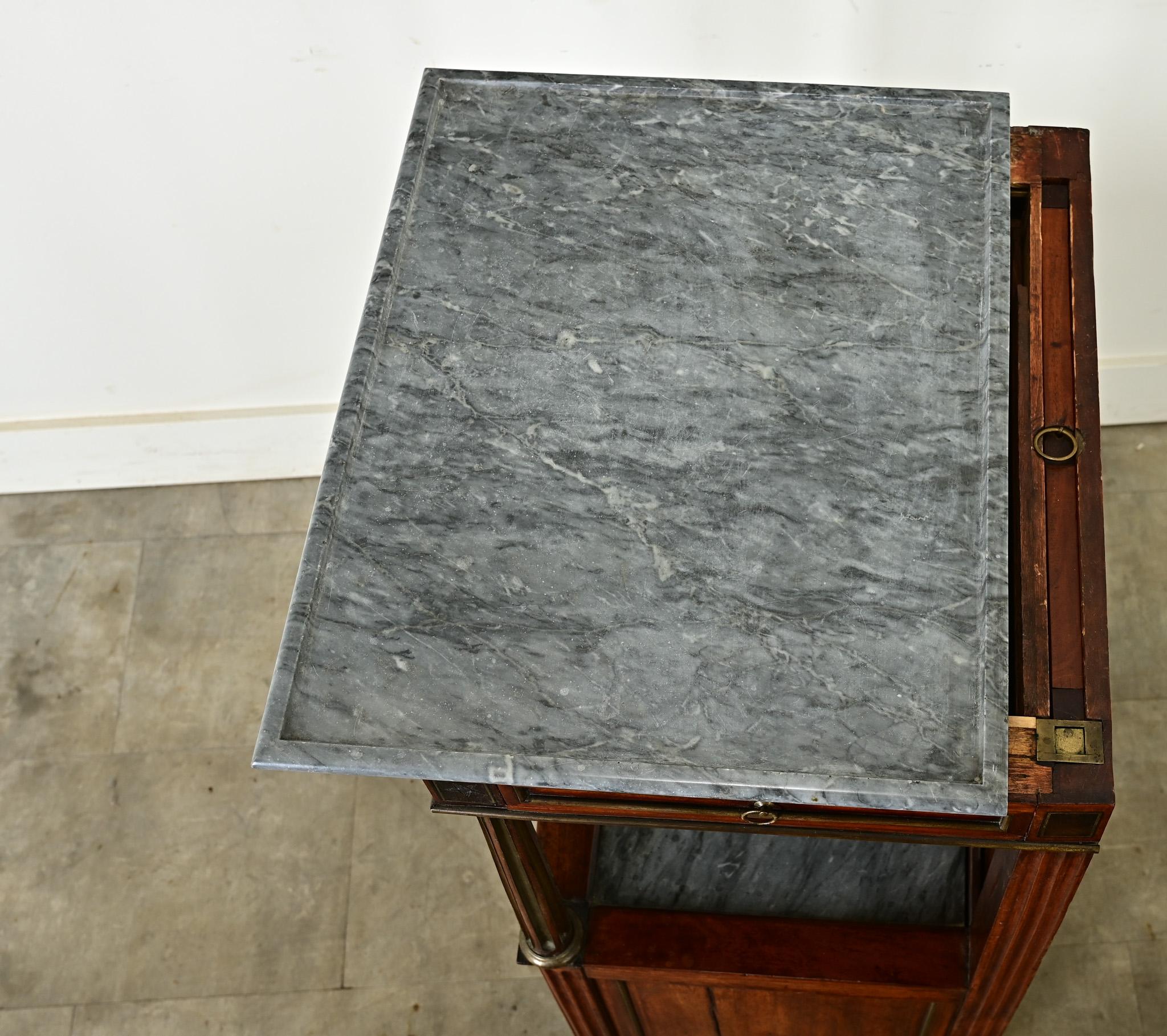 Table à langer pour homme du 19e siècle en vente 8