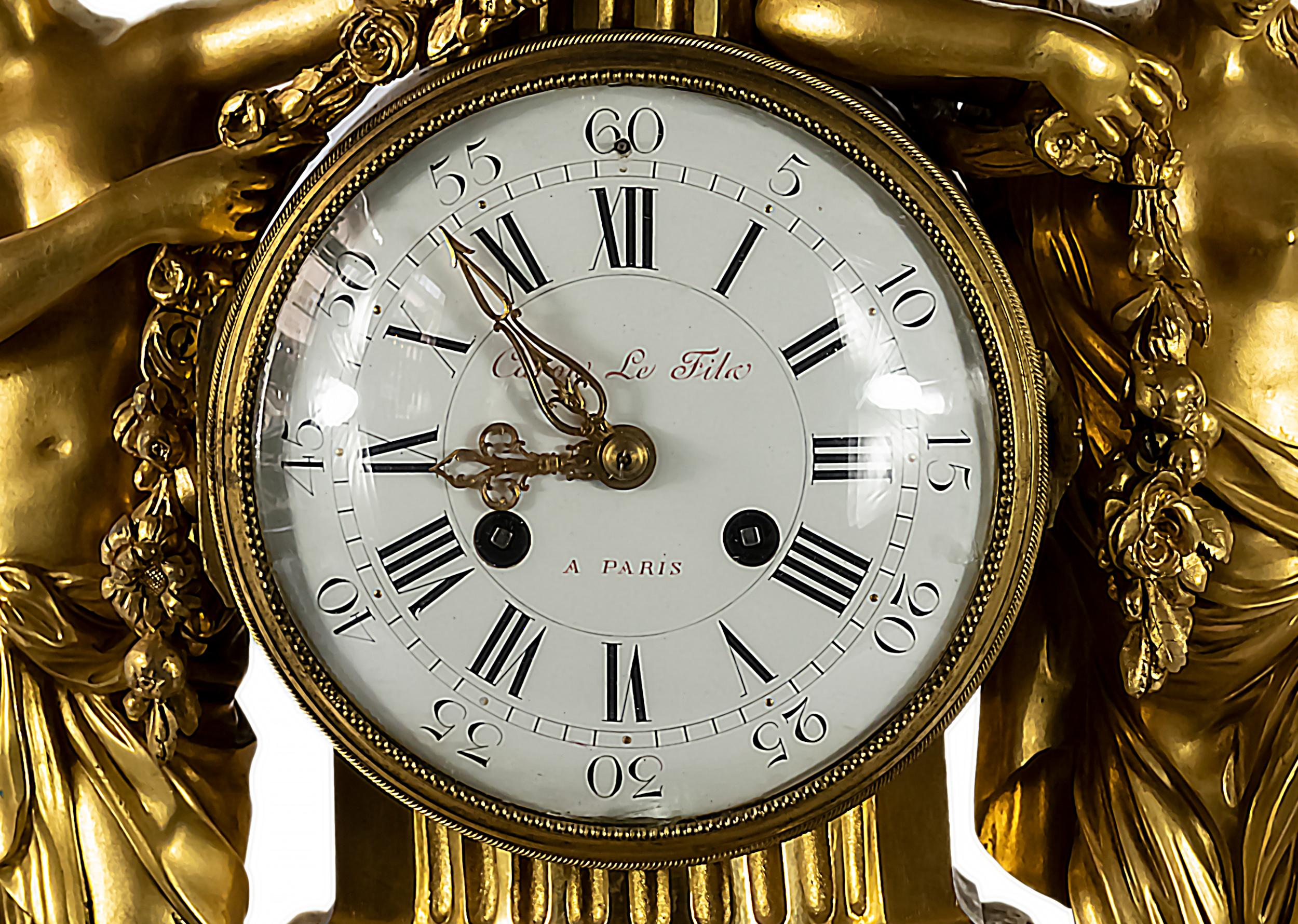 French 19th Century Gilded Bronze and Marble Mantel Clock Caron Le Fils A Paris In Good Condition For Sale In Vilnius, LT