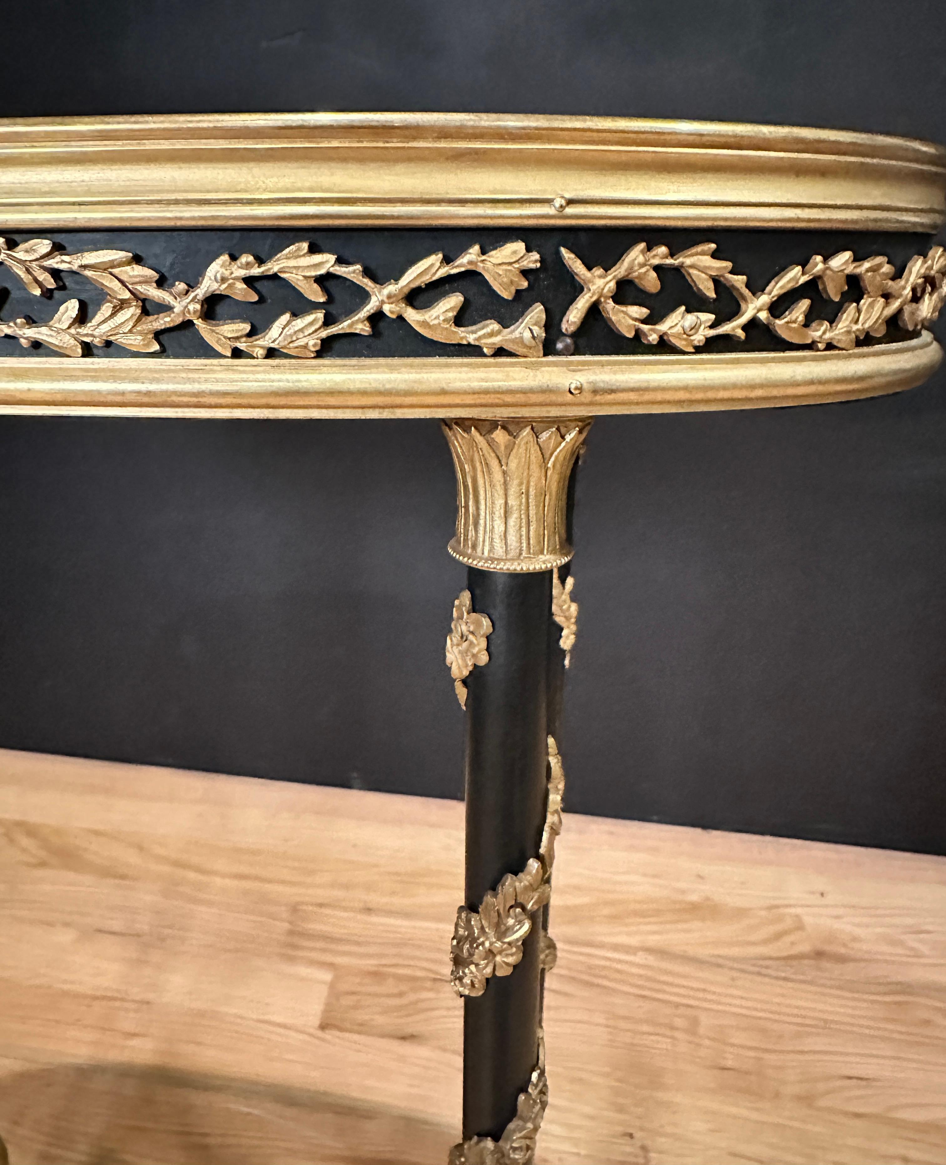 XIXe siècle Table d'appoint française du 19ème siècle en bronze doré et patiné en vente