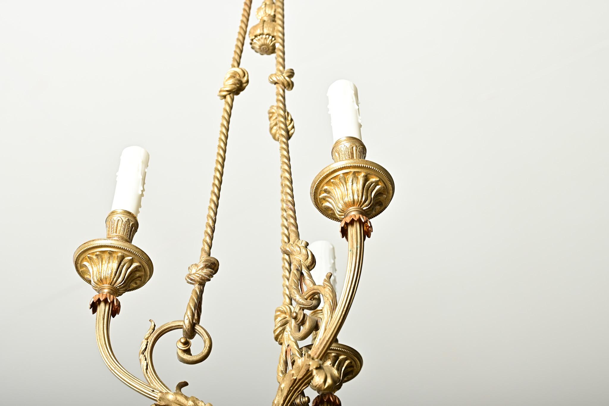 Französischer Kronleuchter aus vergoldeter Bronze und Keramik des 19. im Angebot 5