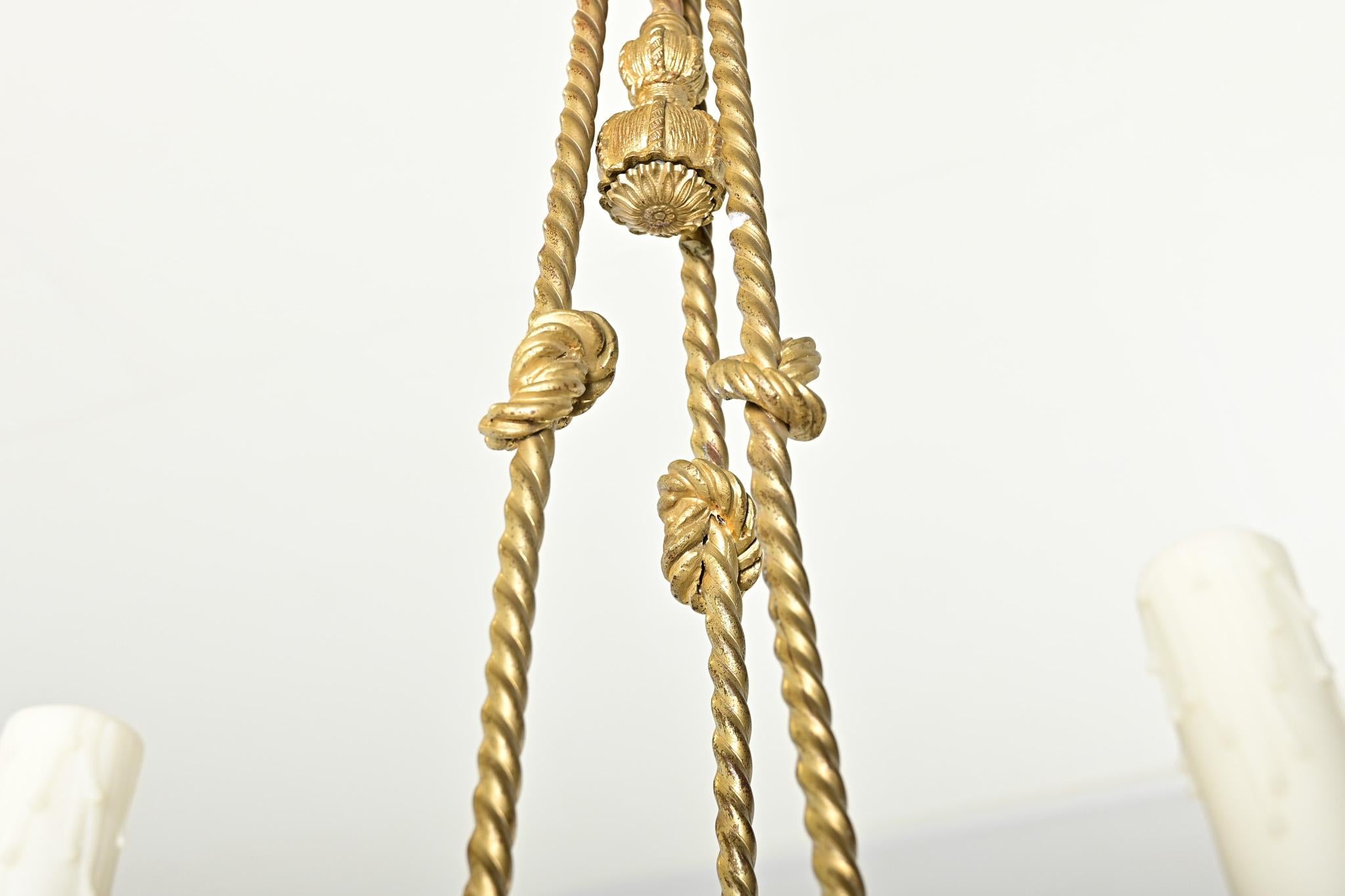 Französischer Kronleuchter aus vergoldeter Bronze und Keramik des 19. im Angebot 2