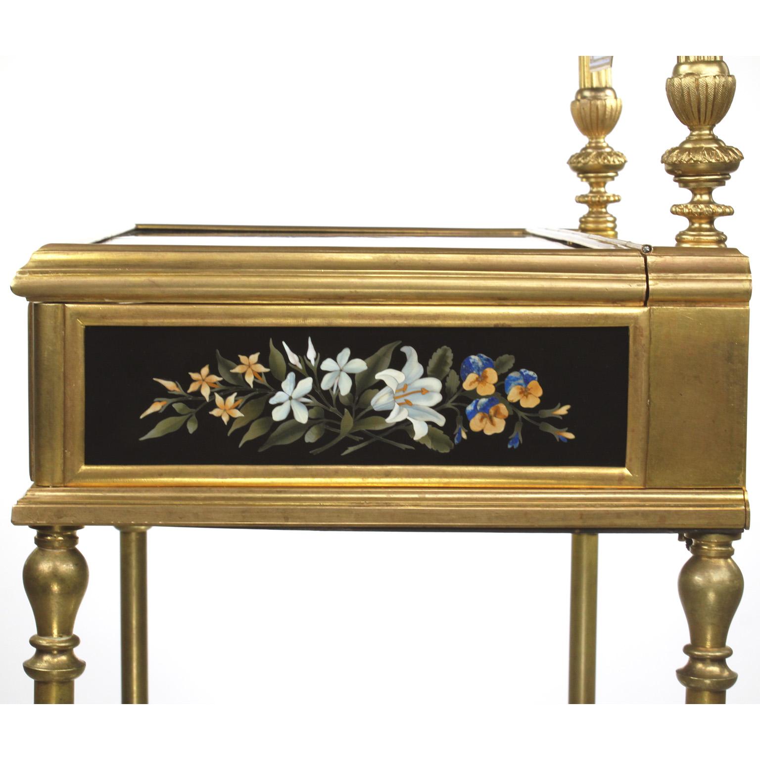 Support de coiffeuse français du 19ème siècle en bronze doré et Pietra Dura, attribué à Tahan, Paris en vente 5