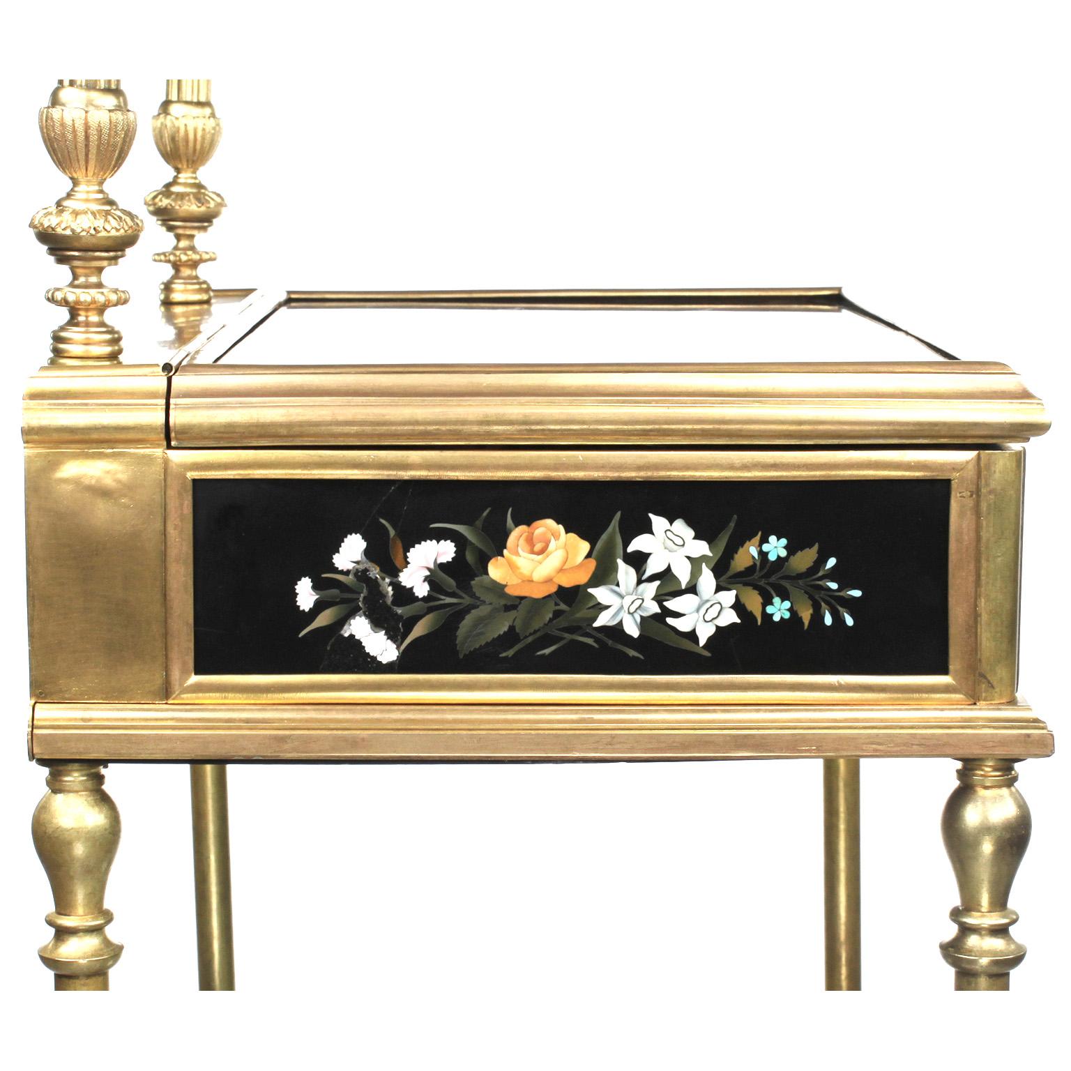 Support de coiffeuse français du 19ème siècle en bronze doré et Pietra Dura, attribué à Tahan, Paris en vente 7