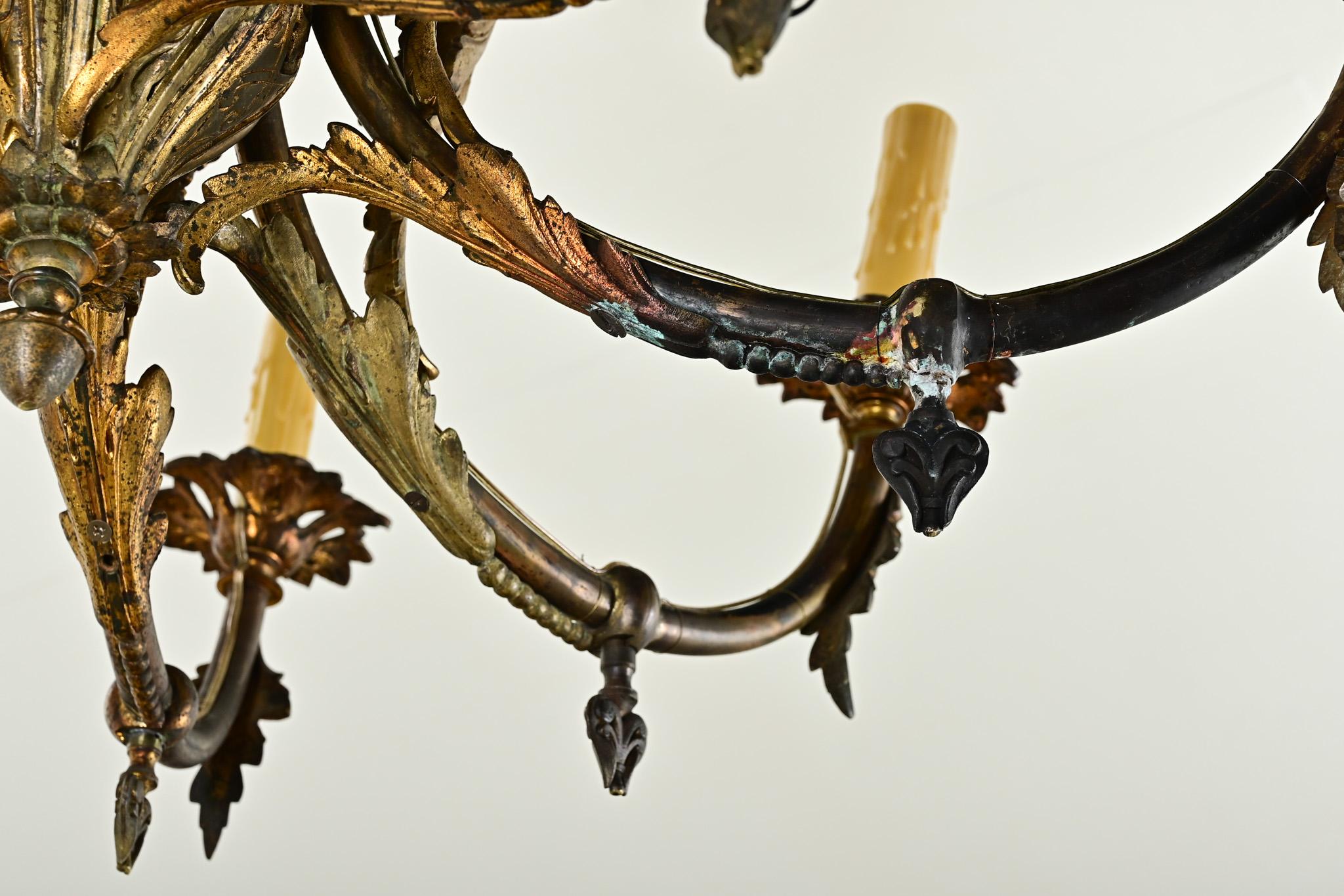 Lampadario francese in bronzo dorato del XIX secolo in vendita 6