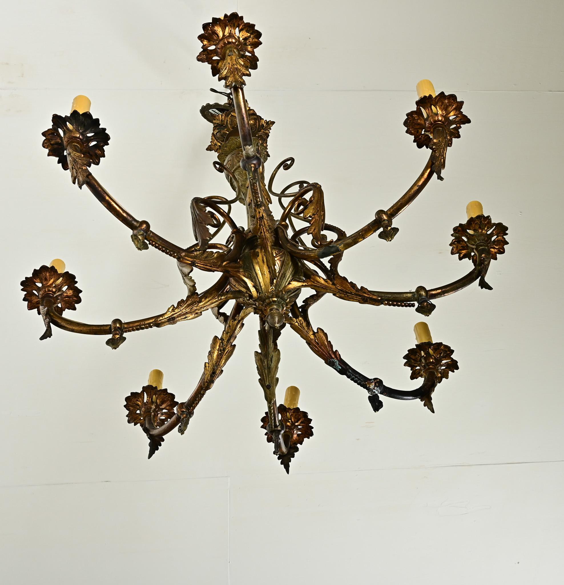 Lampadario francese in bronzo dorato del XIX secolo In condizioni buone in vendita a Baton Rouge, LA