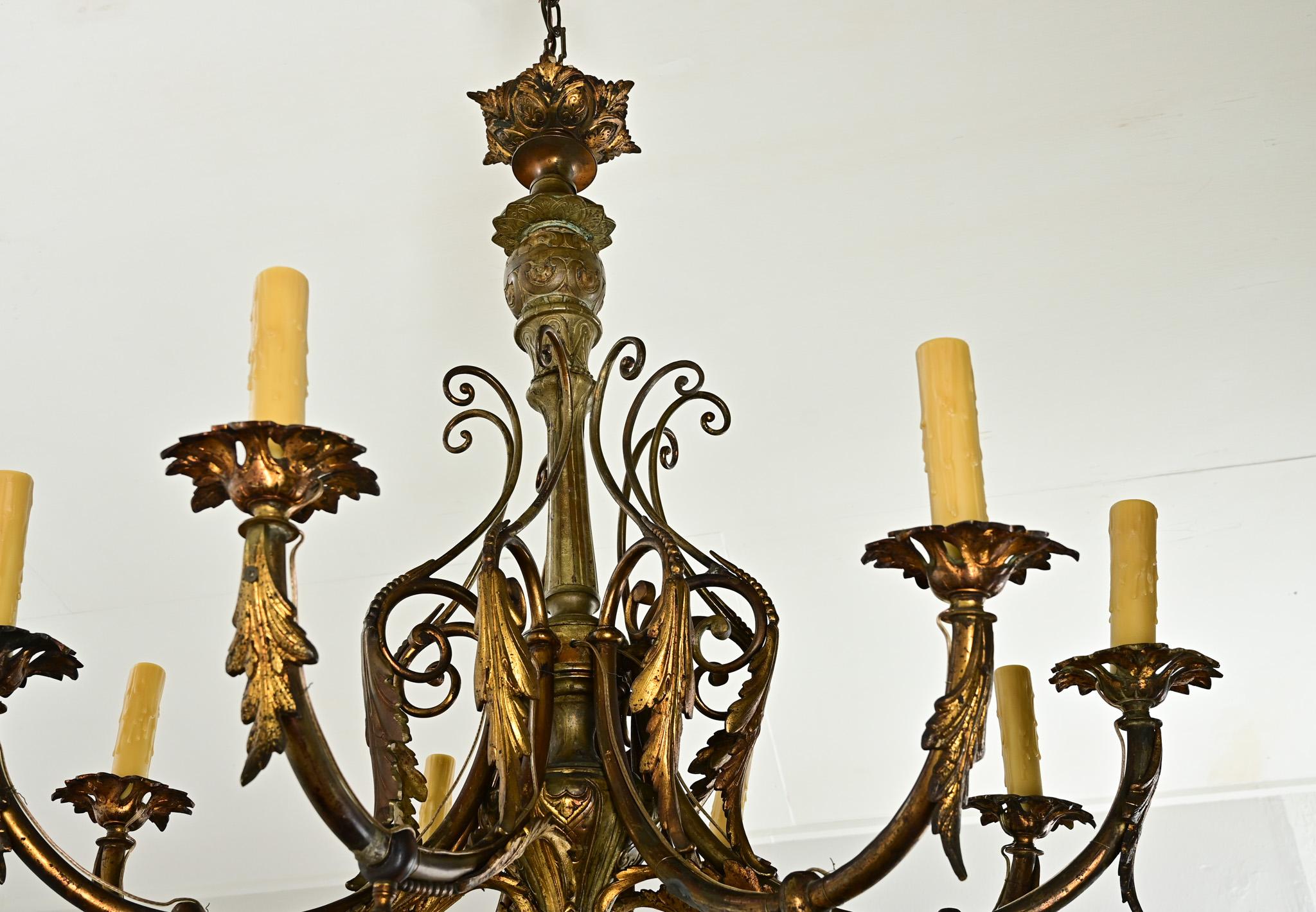 Bronzo Lampadario francese in bronzo dorato del XIX secolo in vendita