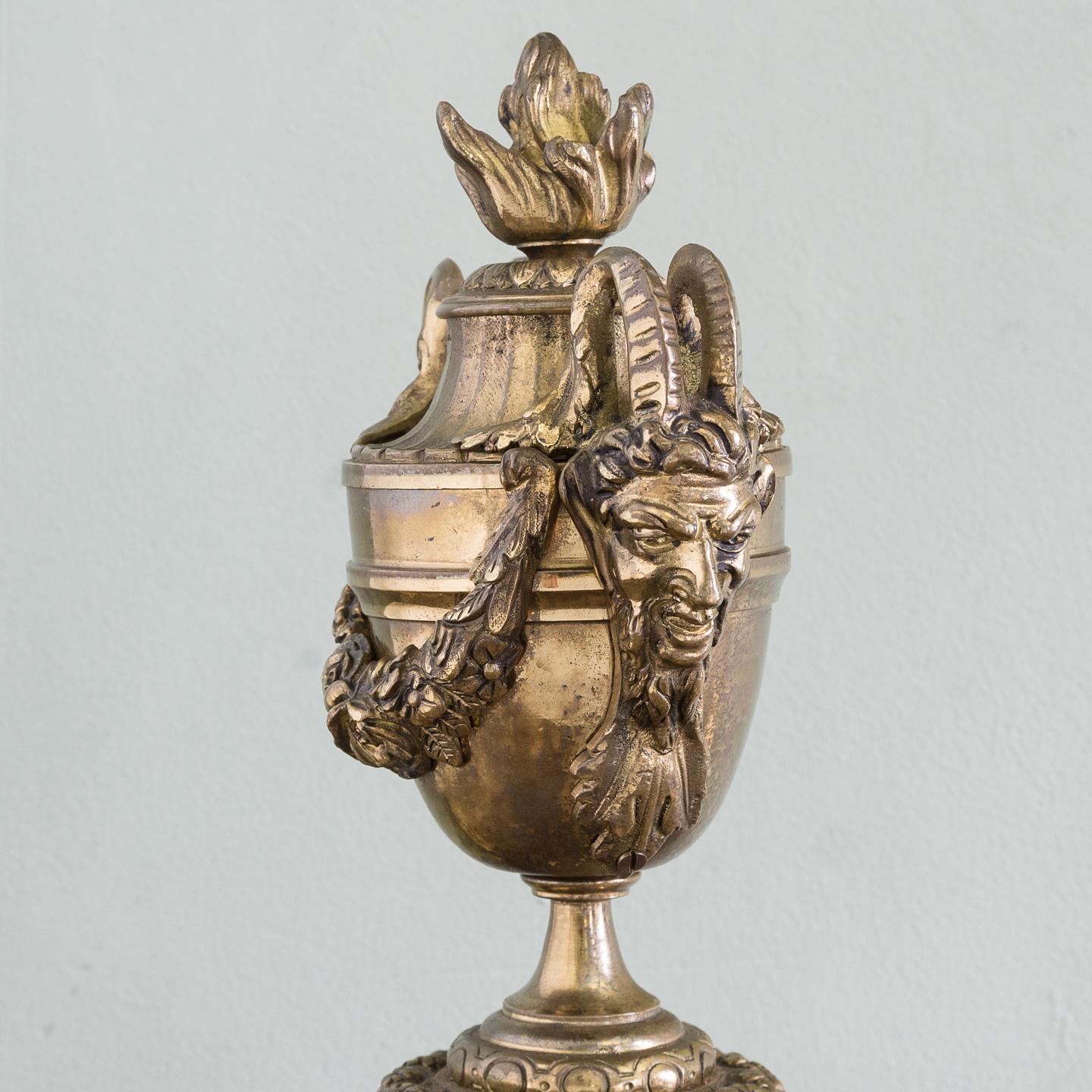 Chenets français en bronze doré du XIXe siècle en vente 3