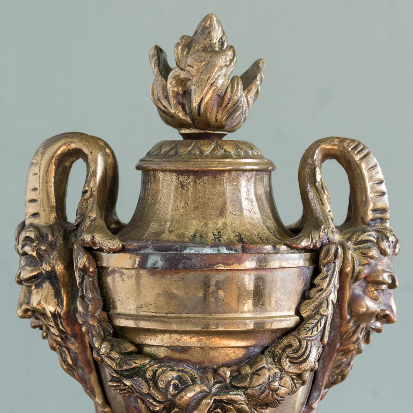 Chenets français en bronze doré du XIXe siècle en vente 5