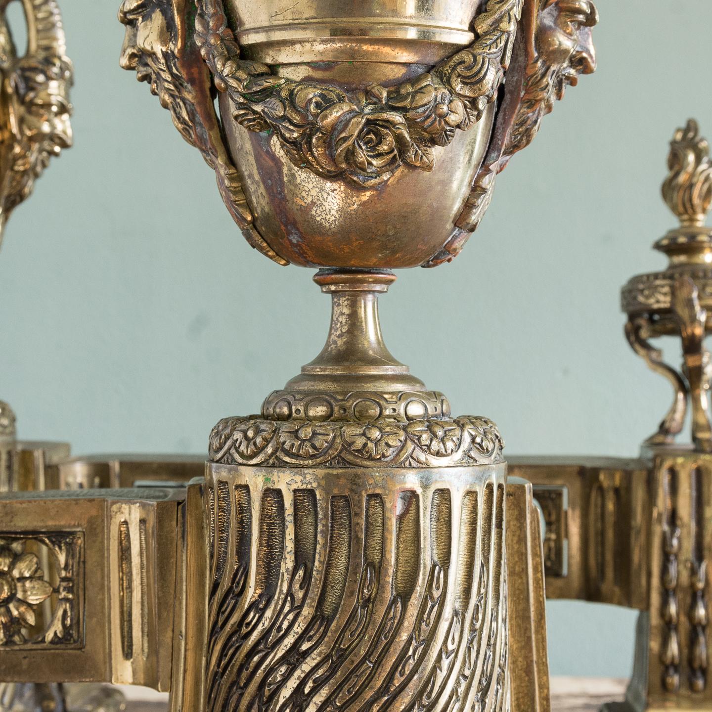 Chenets français en bronze doré du XIXe siècle en vente 10