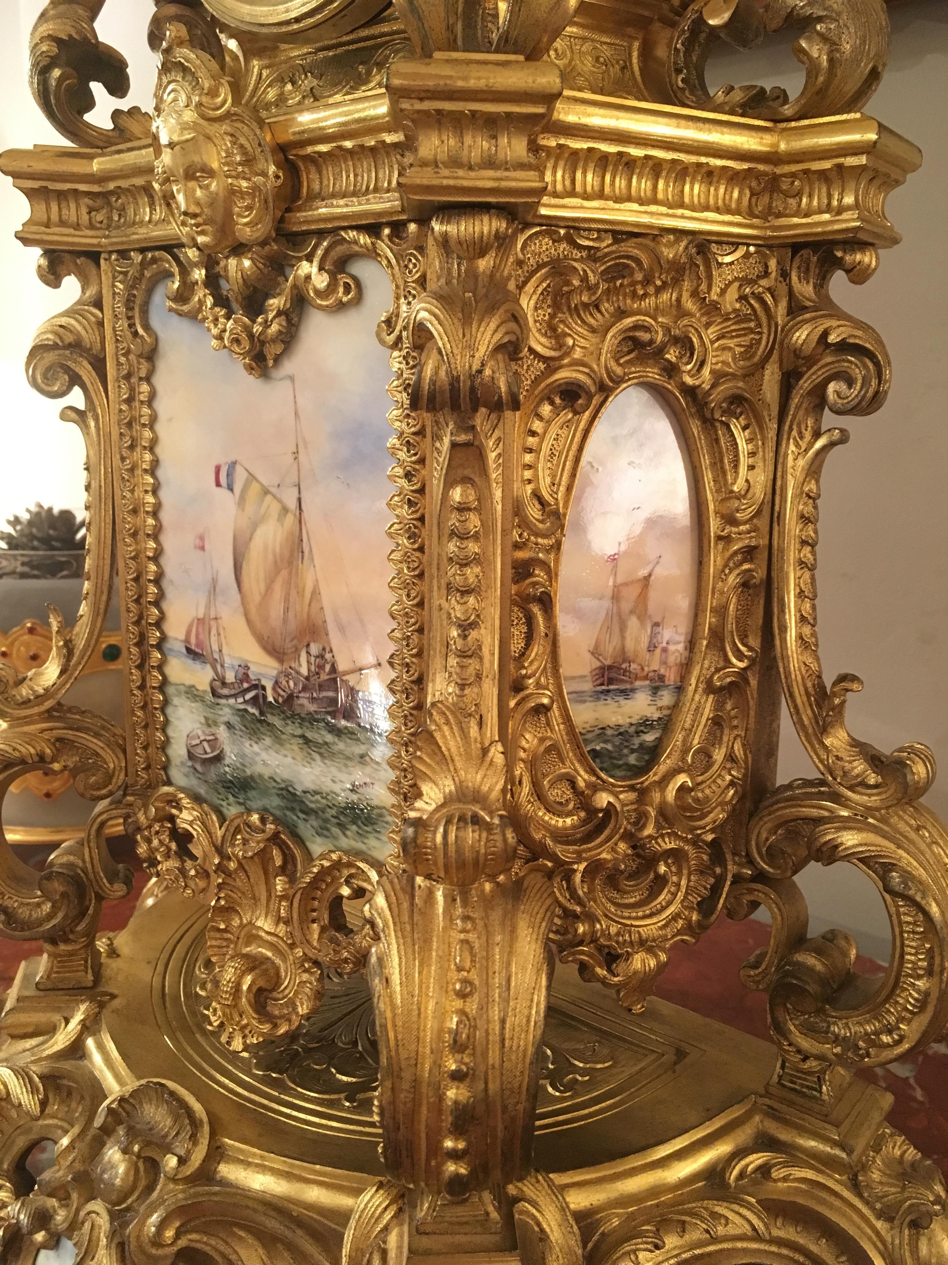 Vergoldete Bronze-Kaminuhr des 19. Jahrhunderts mit nautischen Szenen 3