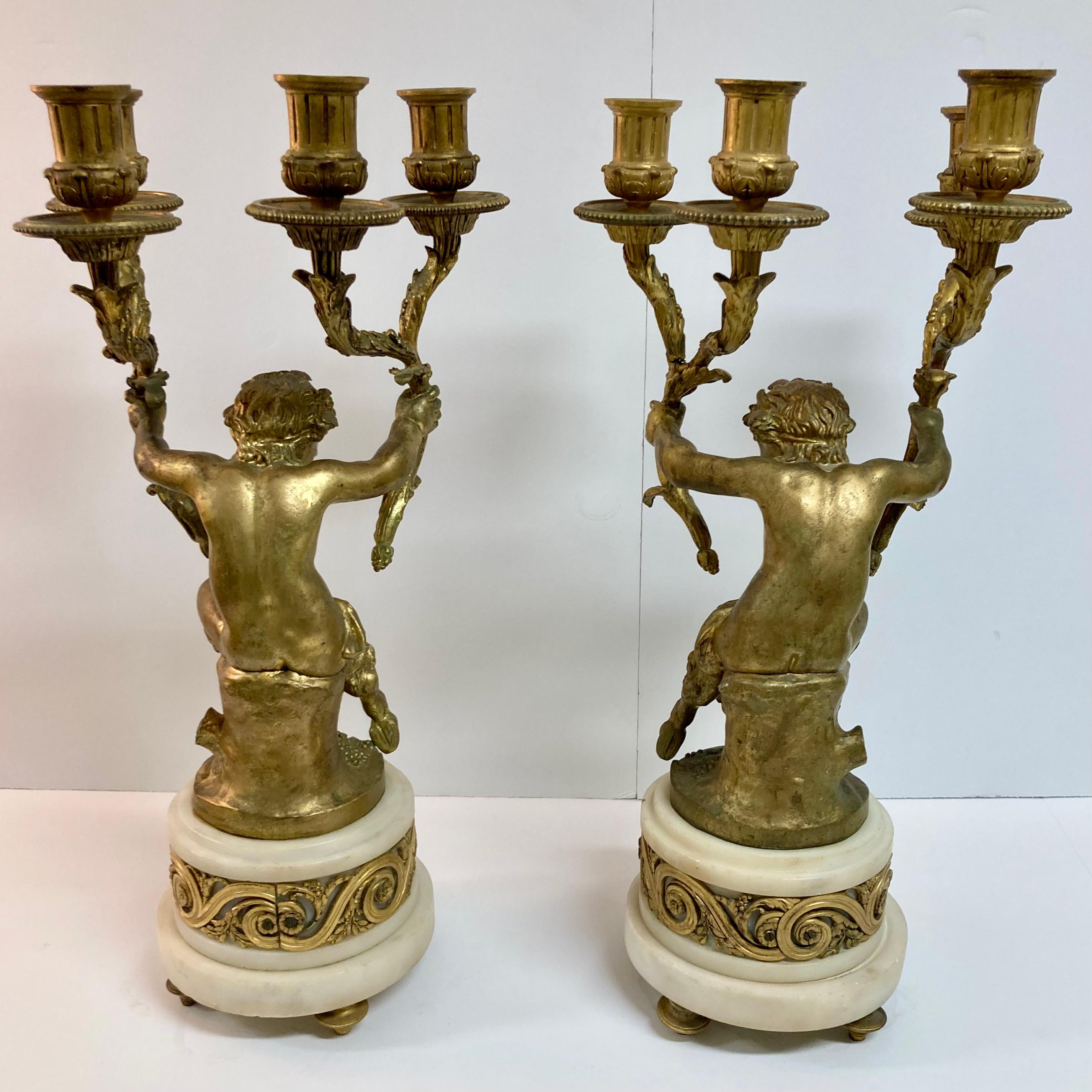 Bronzo Candelabri a padella e putti in bronzo dorato del XIX secolo, una coppia in vendita