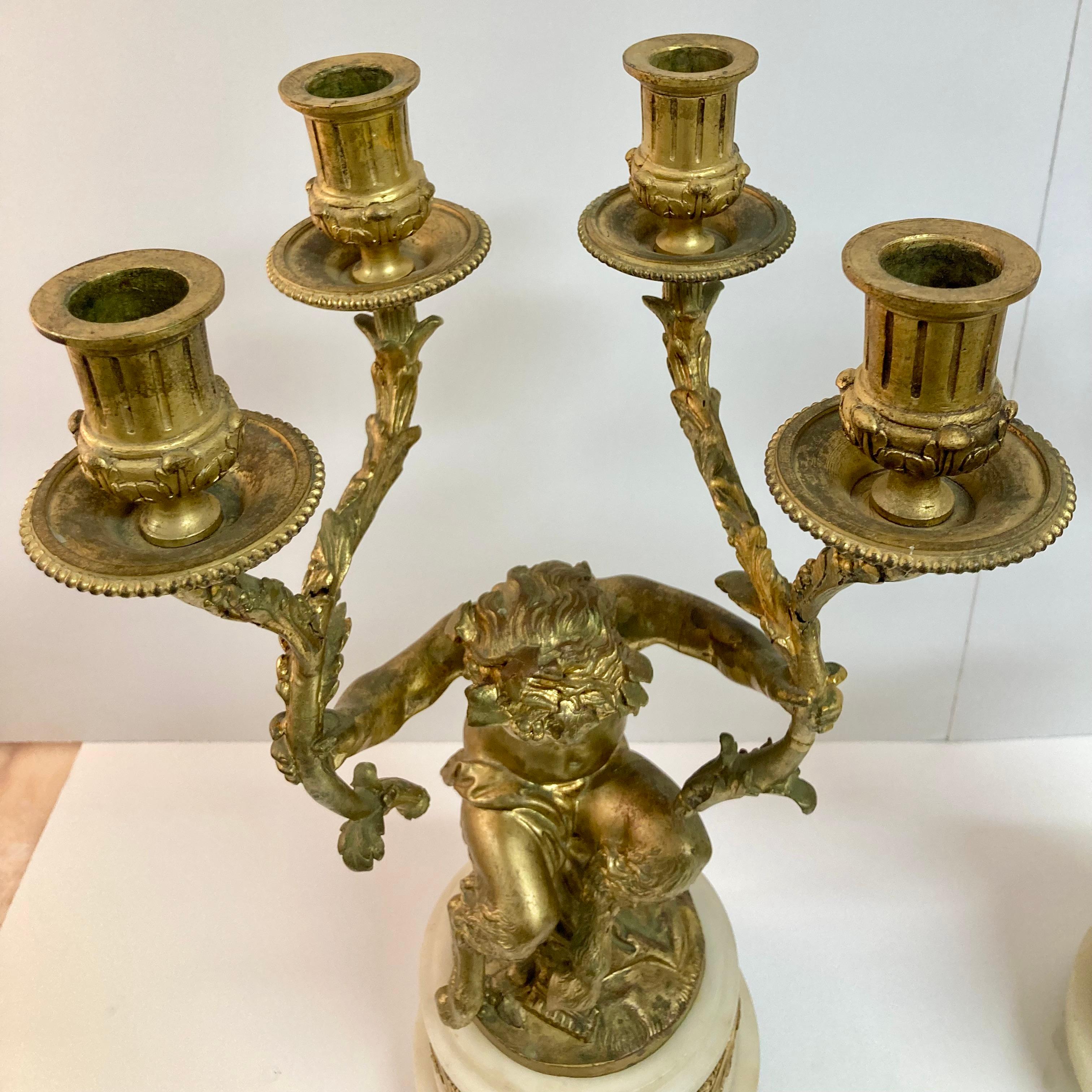 Candelabri a padella e putti in bronzo dorato del XIX secolo, una coppia in vendita 1
