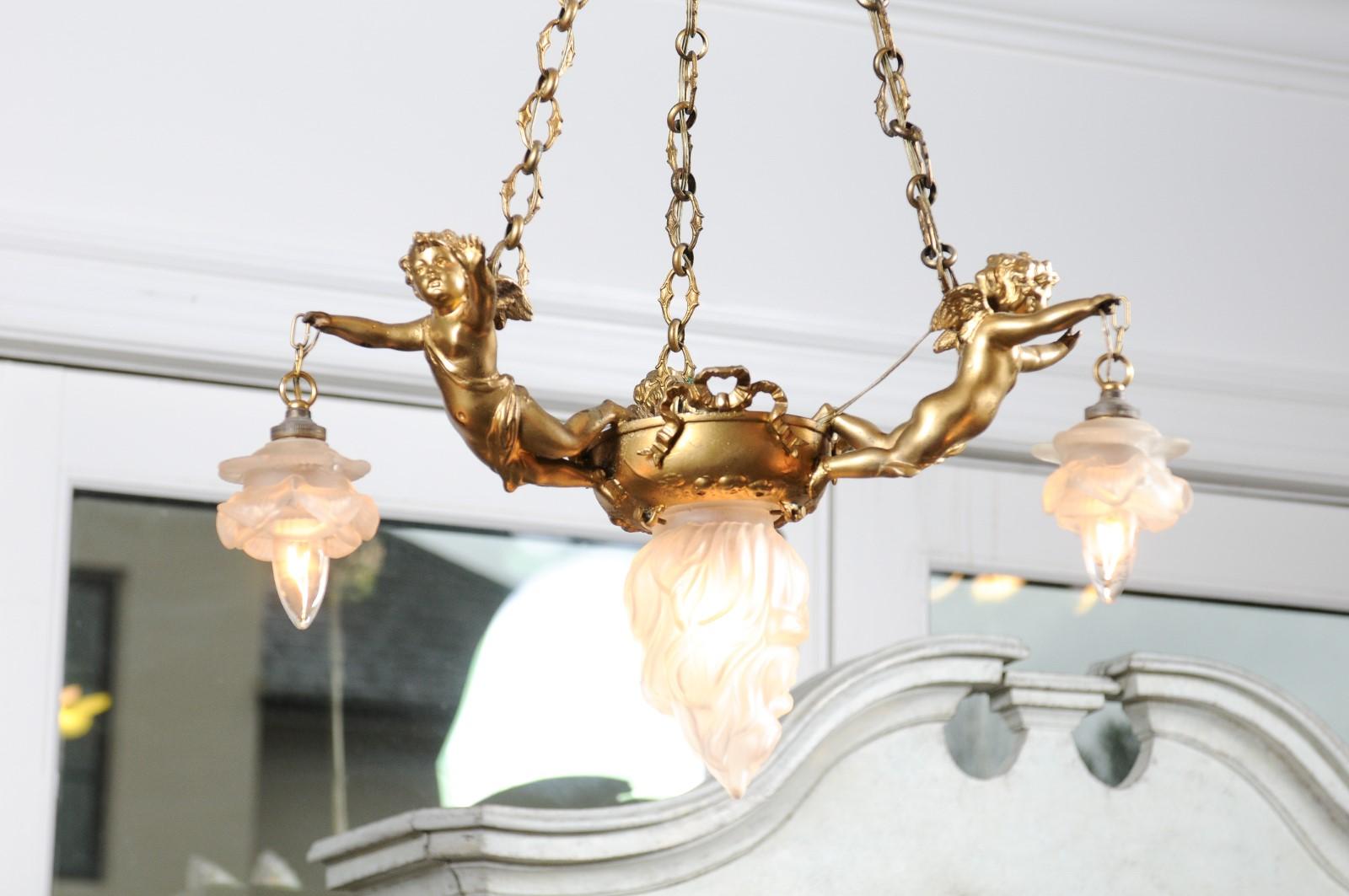 French 19th Century Gilt Metal Chandelier with Three Cherubs Holding the Lights For Sale 3