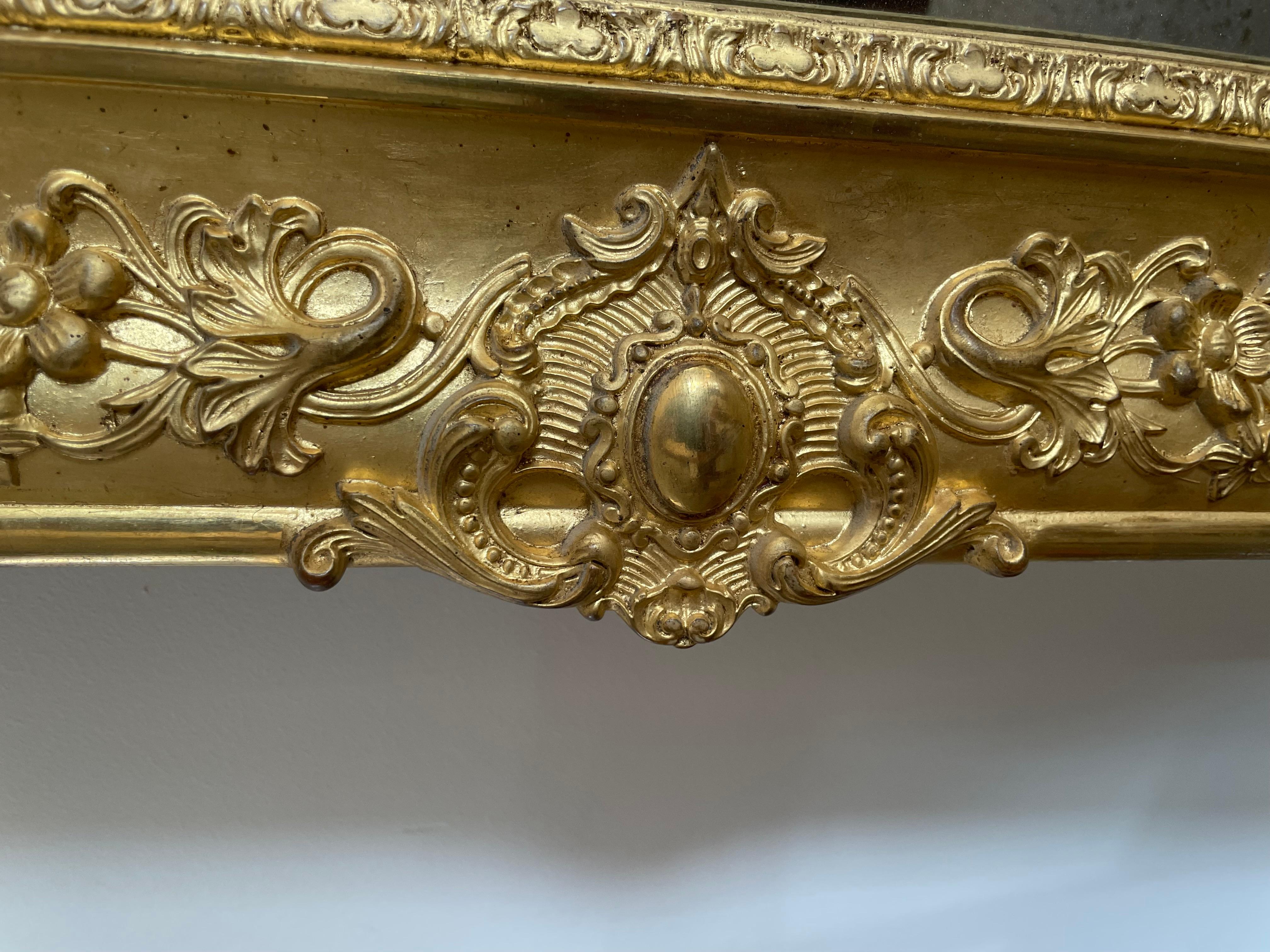 Français Miroir français doré du XIXe siècle en vente