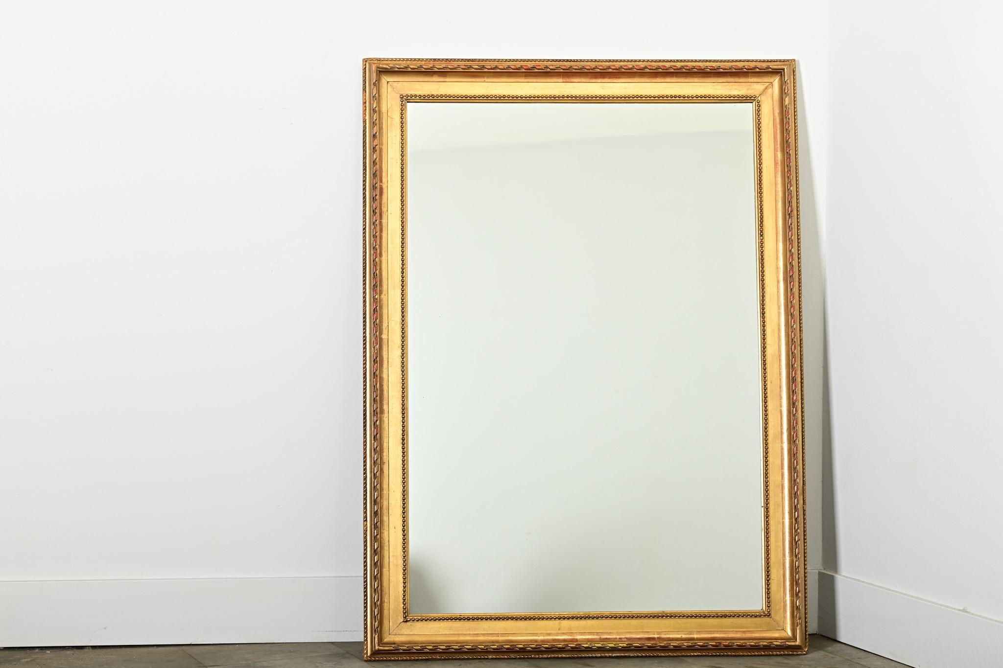 Néoclassique Miroir doré et peint français du 19e siècle en vente