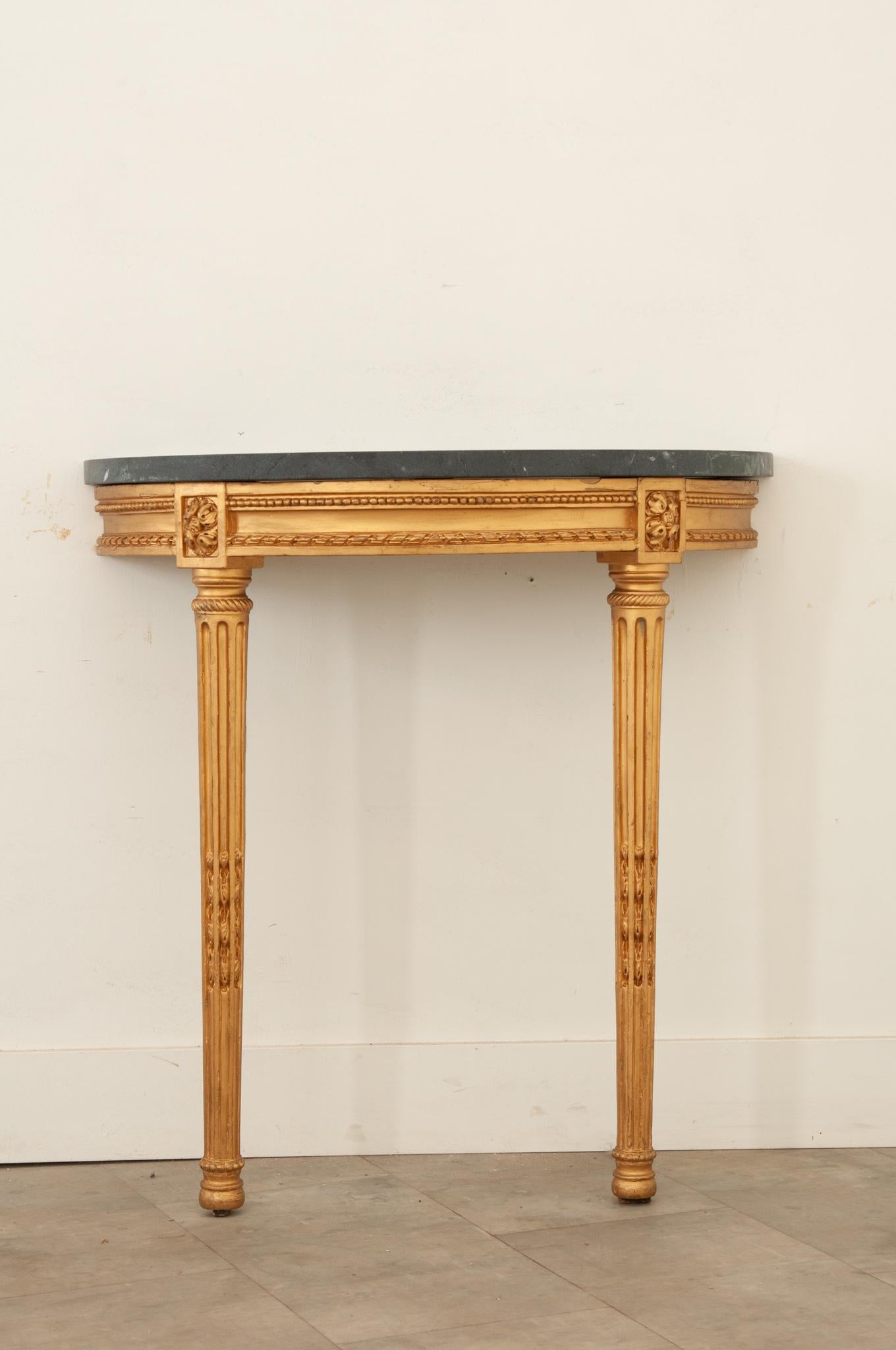 Sculpté à la main Console à console en bois doré du XIXe siècle en vente