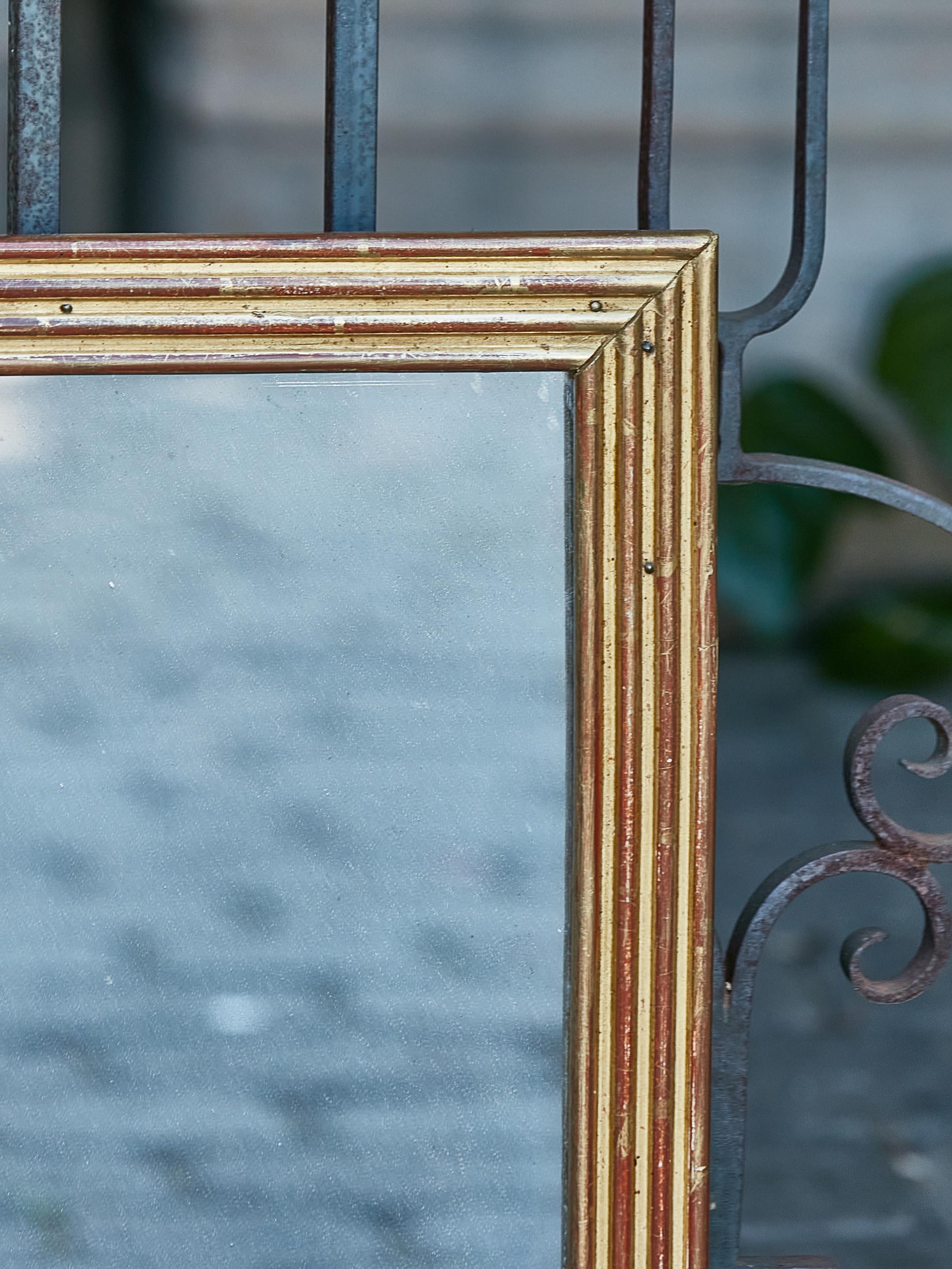 French 19th Century Giltwood Mirror with Linear Frame and Reeded Accents In Good Condition For Sale In Atlanta, GA