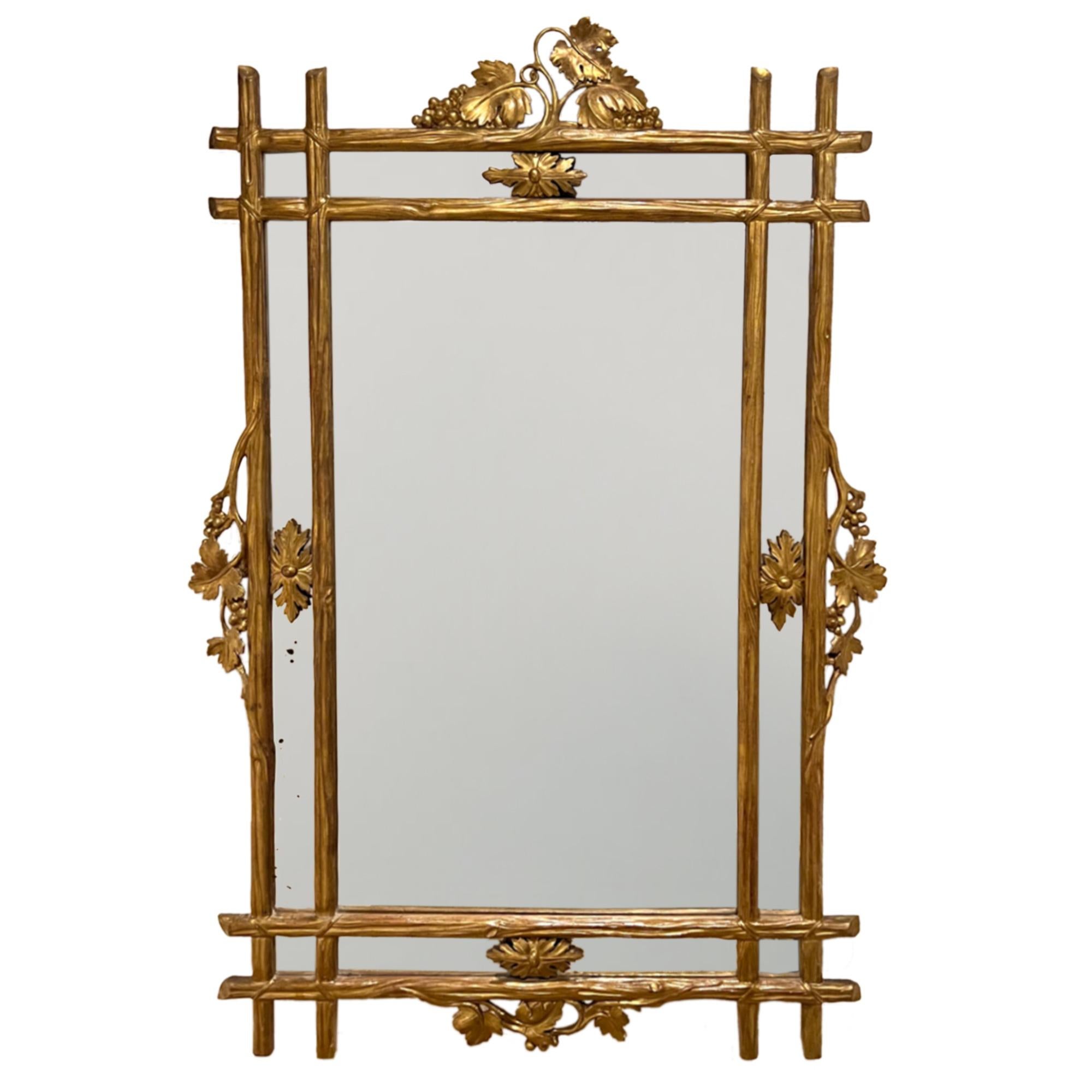 Francese Specchio francese del XIX secolo in legno dorato con viti e uva in vendita