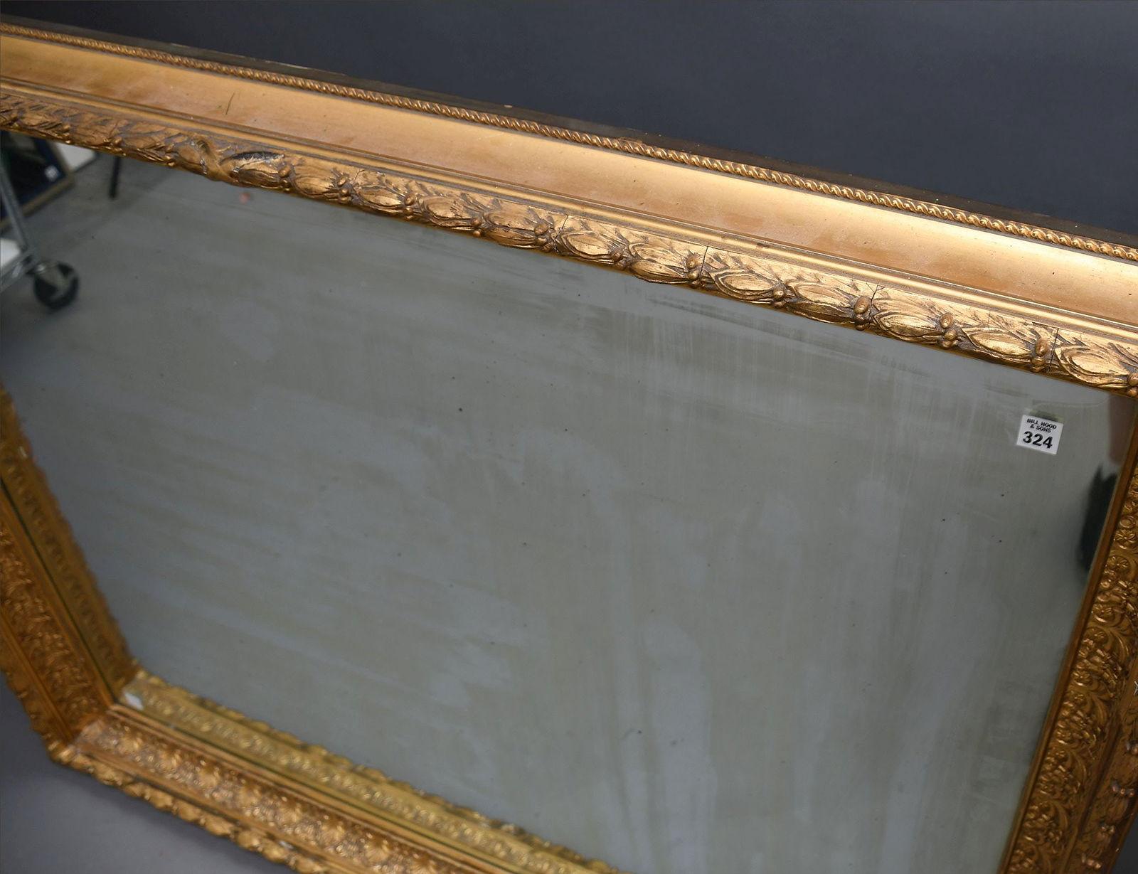 Provincial français Miroir en bois doré à palmettes et feuilles de laurier du 19e siècle en vente
