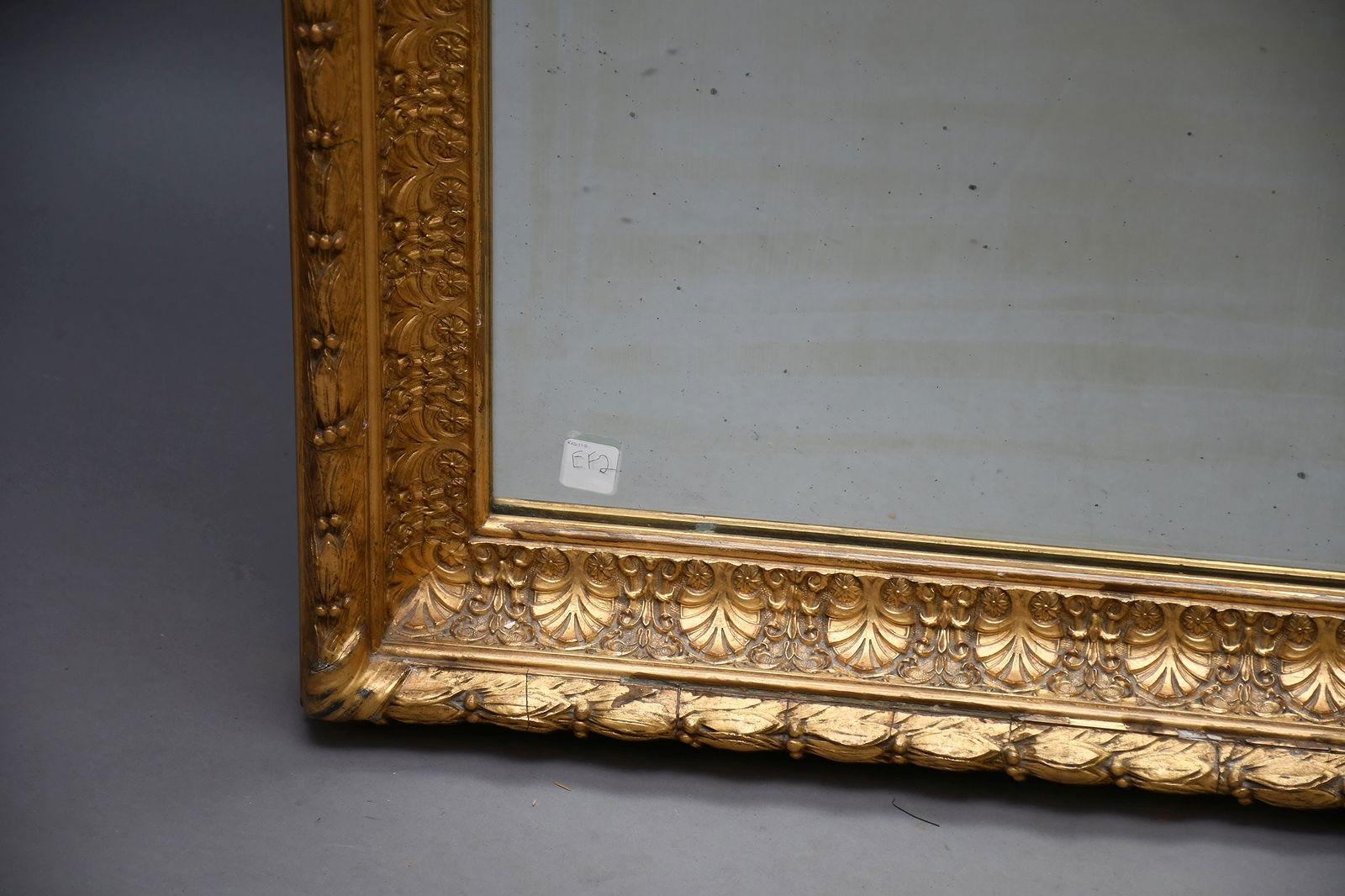 Miroir en bois doré à palmettes et feuilles de laurier du 19e siècle Bon état - En vente à Los Angeles, CA