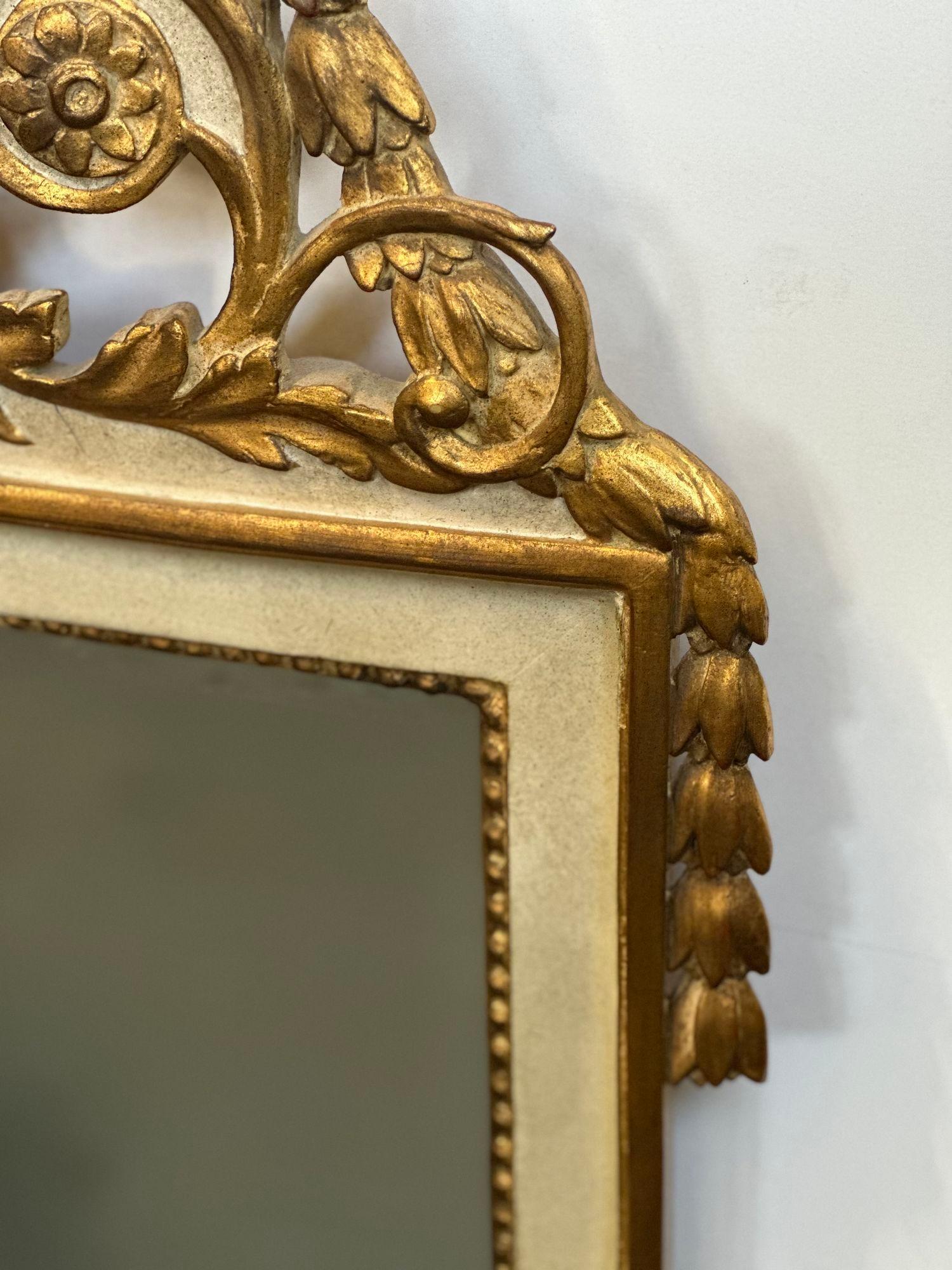French 19th Century Giltwood Wedgwood Mirror w/ Beveled Glass In Good Condition For Sale In Los Angeles, CA