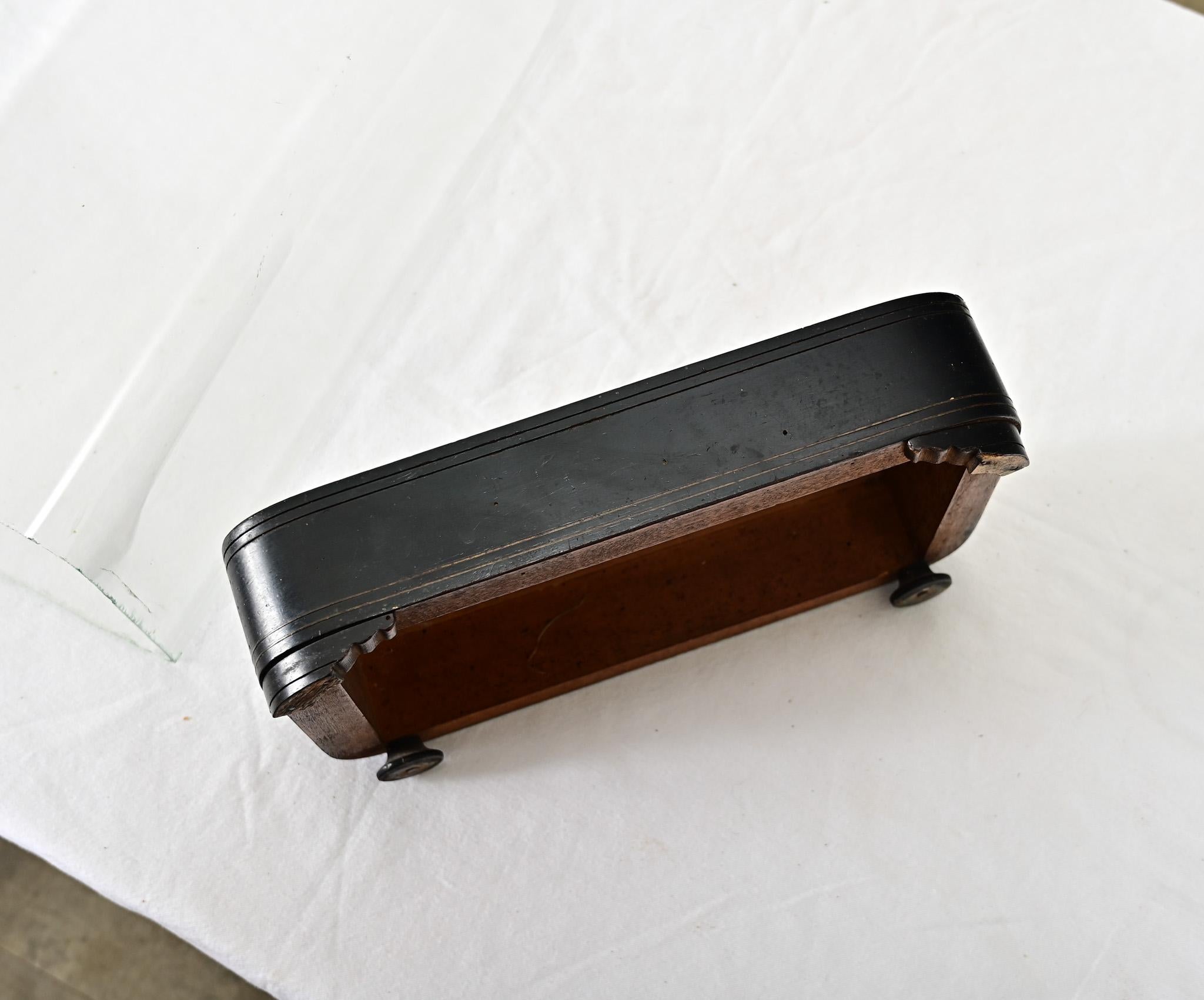 Cúpula de cristal francesa del siglo XIX sobre soporte ebonizado en Bueno estado para la venta en Baton Rouge, LA
