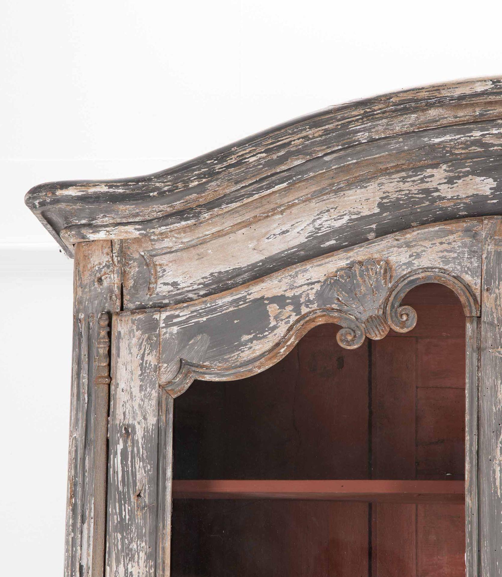 Legno Armadio francese smaltato del XIX secolo in vendita