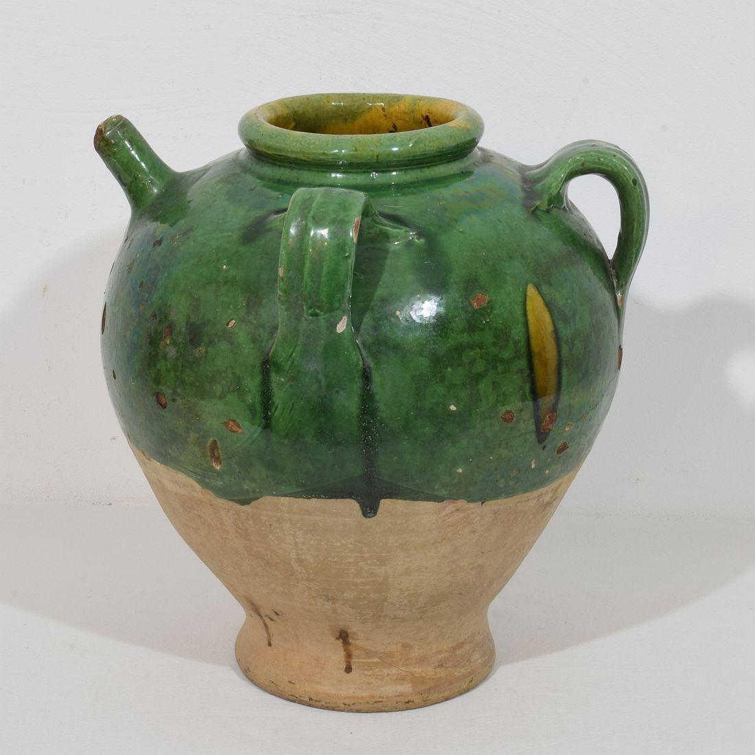 French 19th Century Glazed Earthenware Walnut Oil Jug In Good Condition For Sale In Buisson, FR