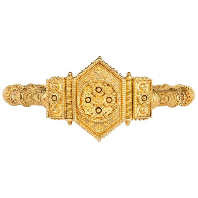 19th Century Gold Etruscan Revival Hinged Bangle Bracelet, France