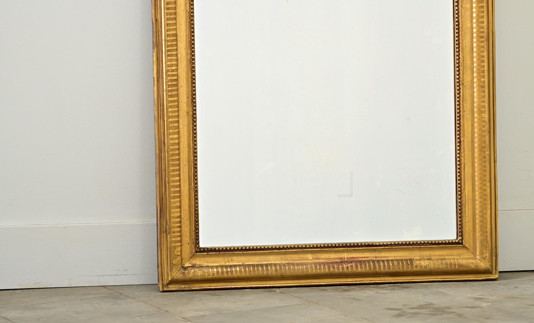 Doré Miroir Louis Philippe français du 19ème siècle doré à l'or en vente