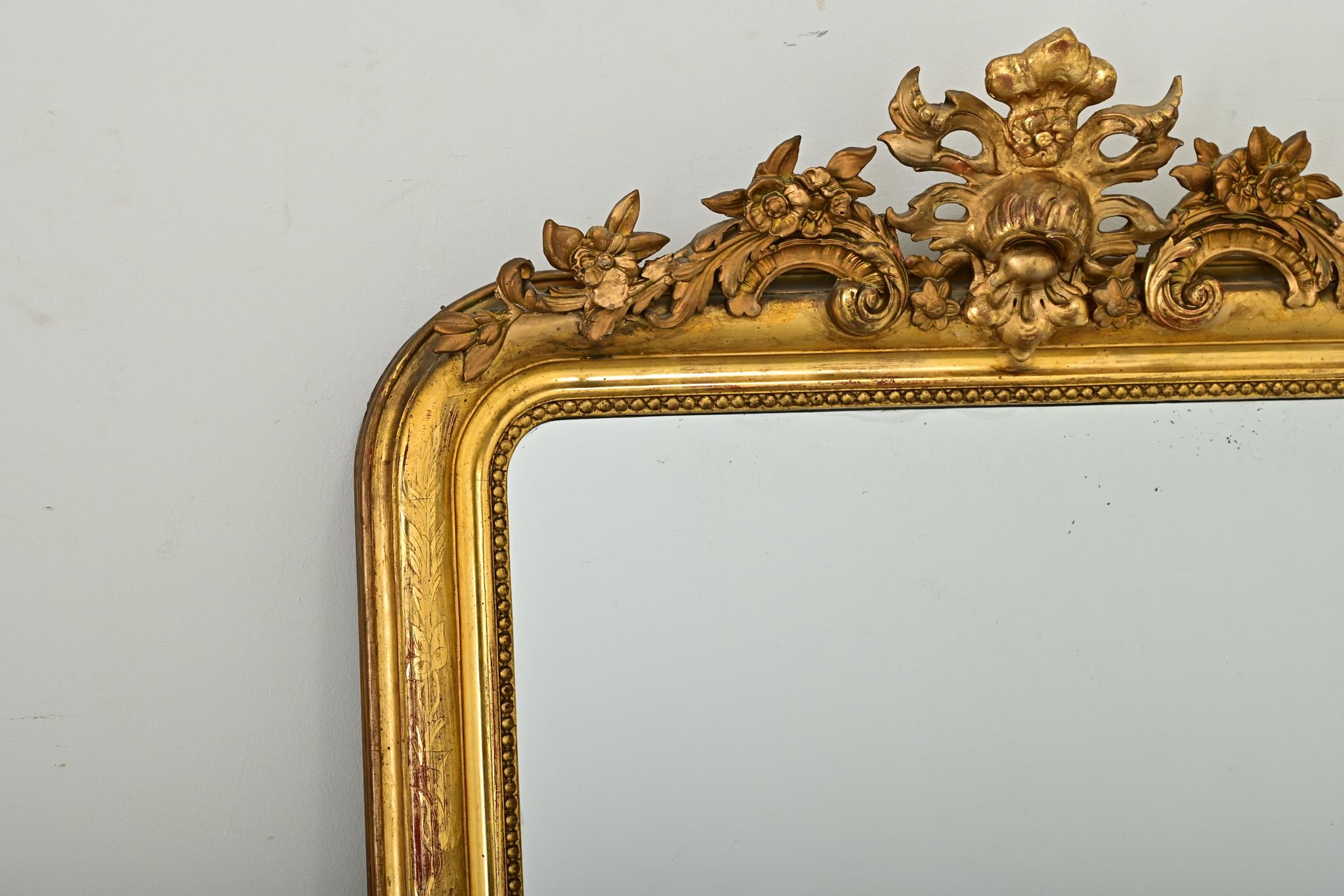 Or Miroir Louis Philippe français du 19ème siècle doré à l'or en vente