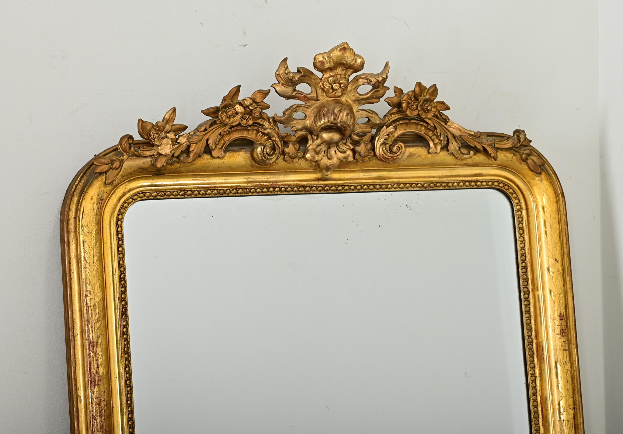 Miroir Louis Philippe français du 19ème siècle doré à l'or en vente 1