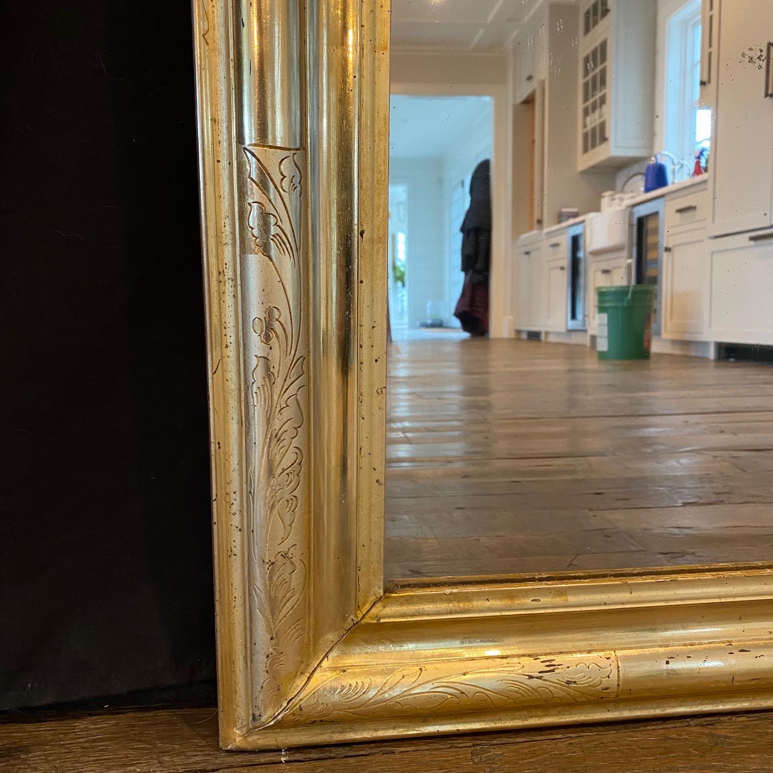 Miroir Louis Philippe français du 19ème siècle doré à l'or avec plateau arqué Bon état - En vente à Hopewell, NJ
