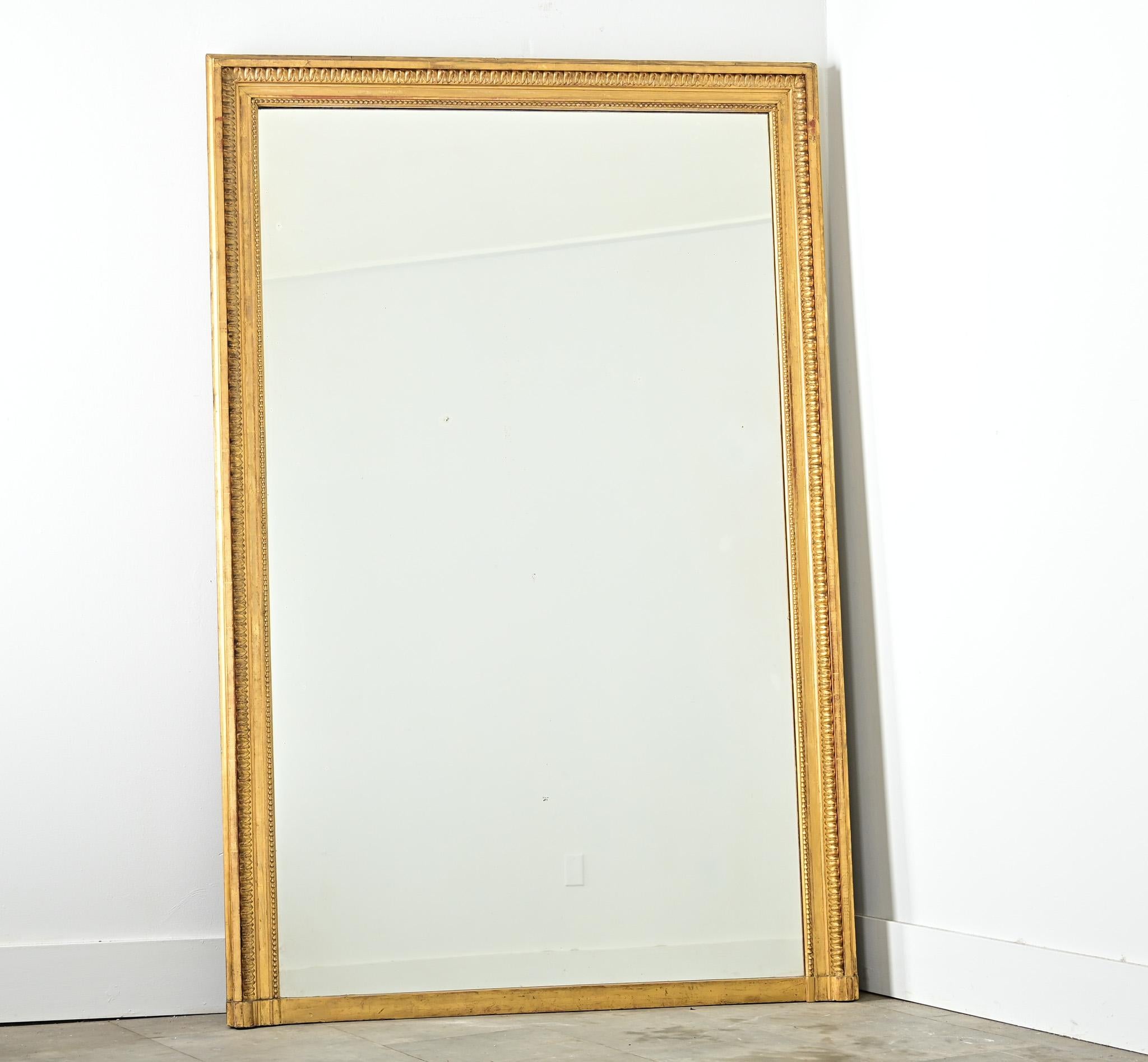 Français Miroir de cheminée français du 19e siècle, doré à l'or fin en vente