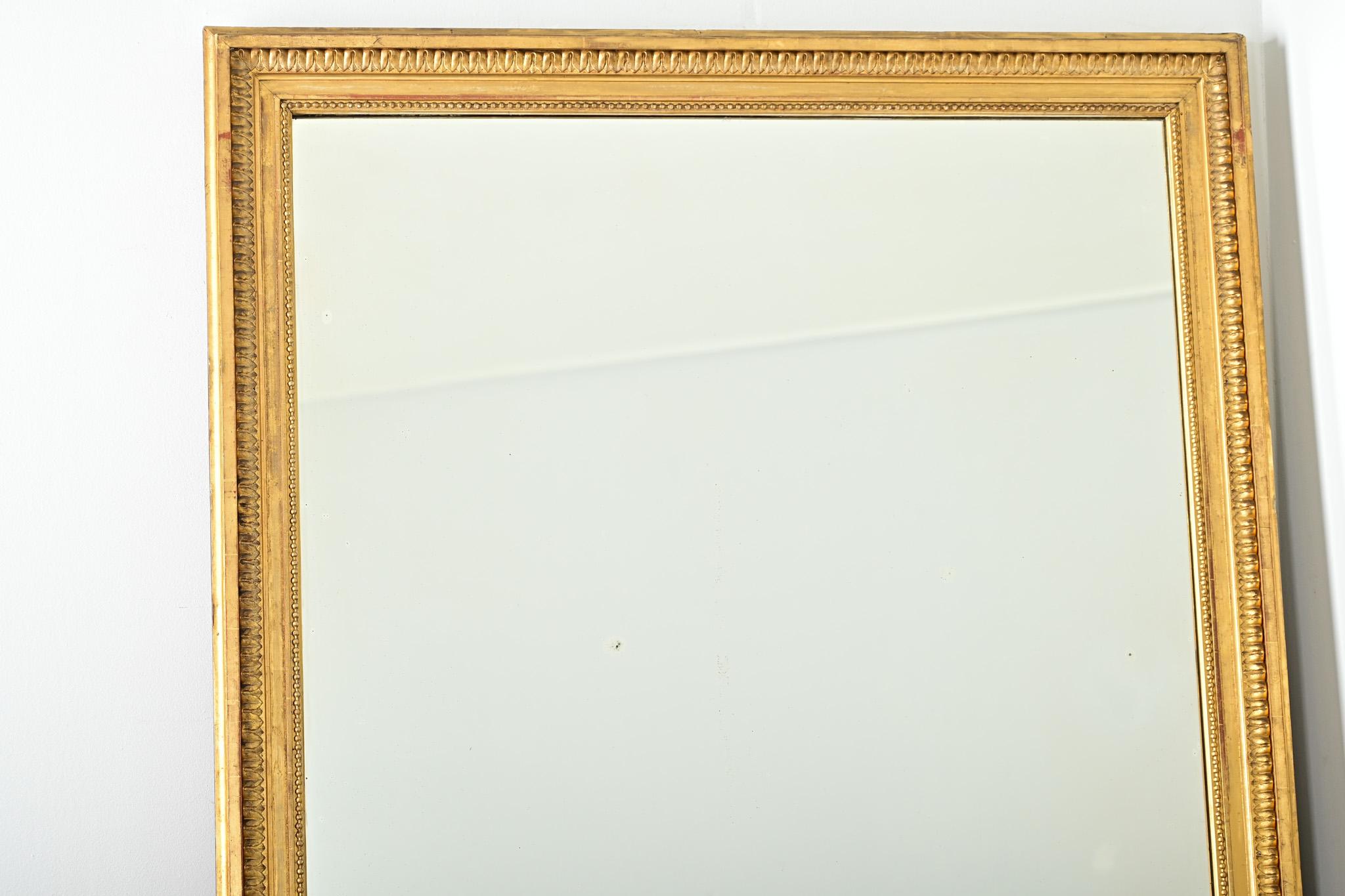 Miroir de cheminée français du 19e siècle, doré à l'or fin en vente 1