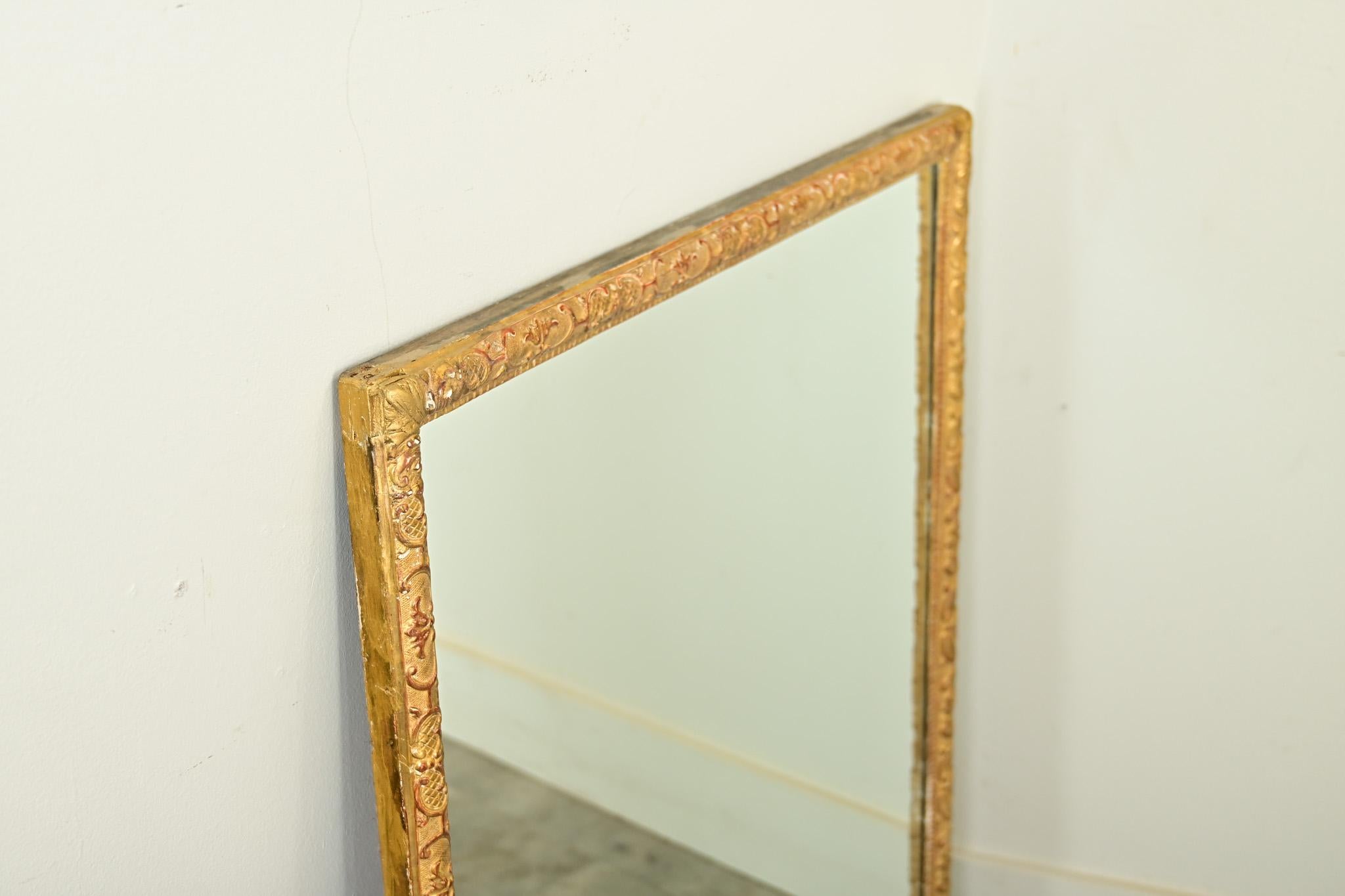 Miroir français du 19ème siècle doré à l'or en vente 2