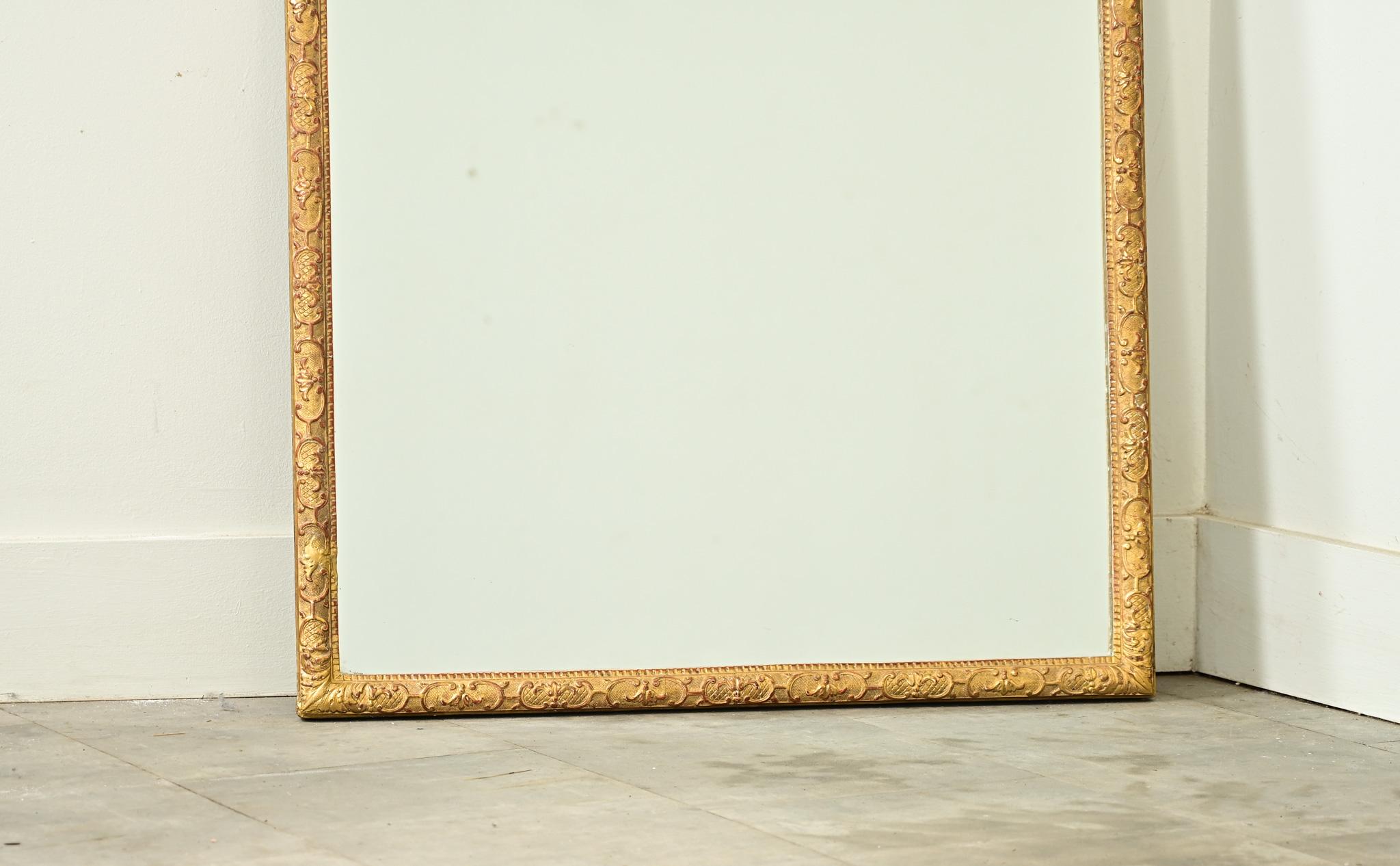 Néoclassique Miroir français du 19ème siècle doré à l'or en vente