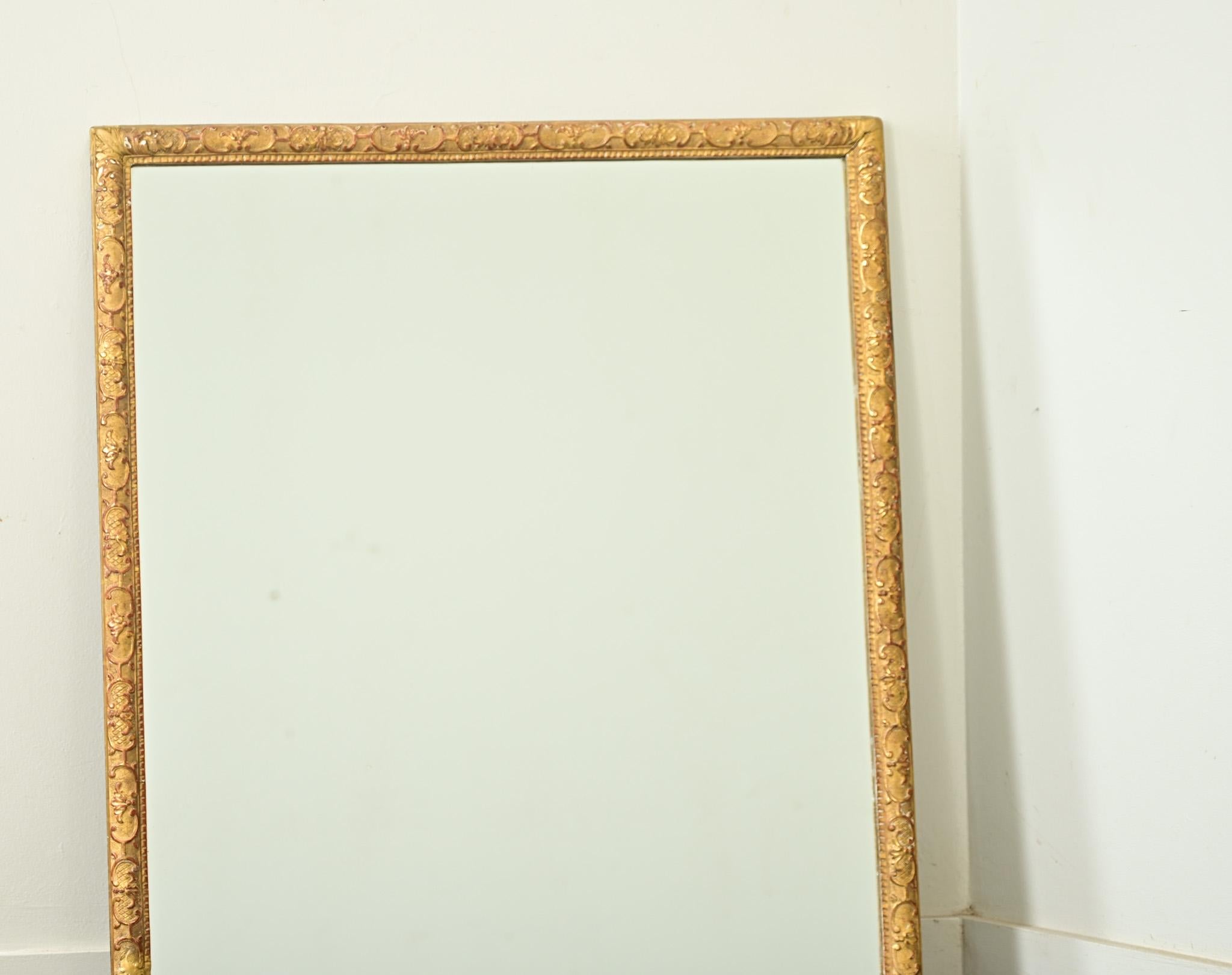 Français Miroir français du 19ème siècle doré à l'or en vente
