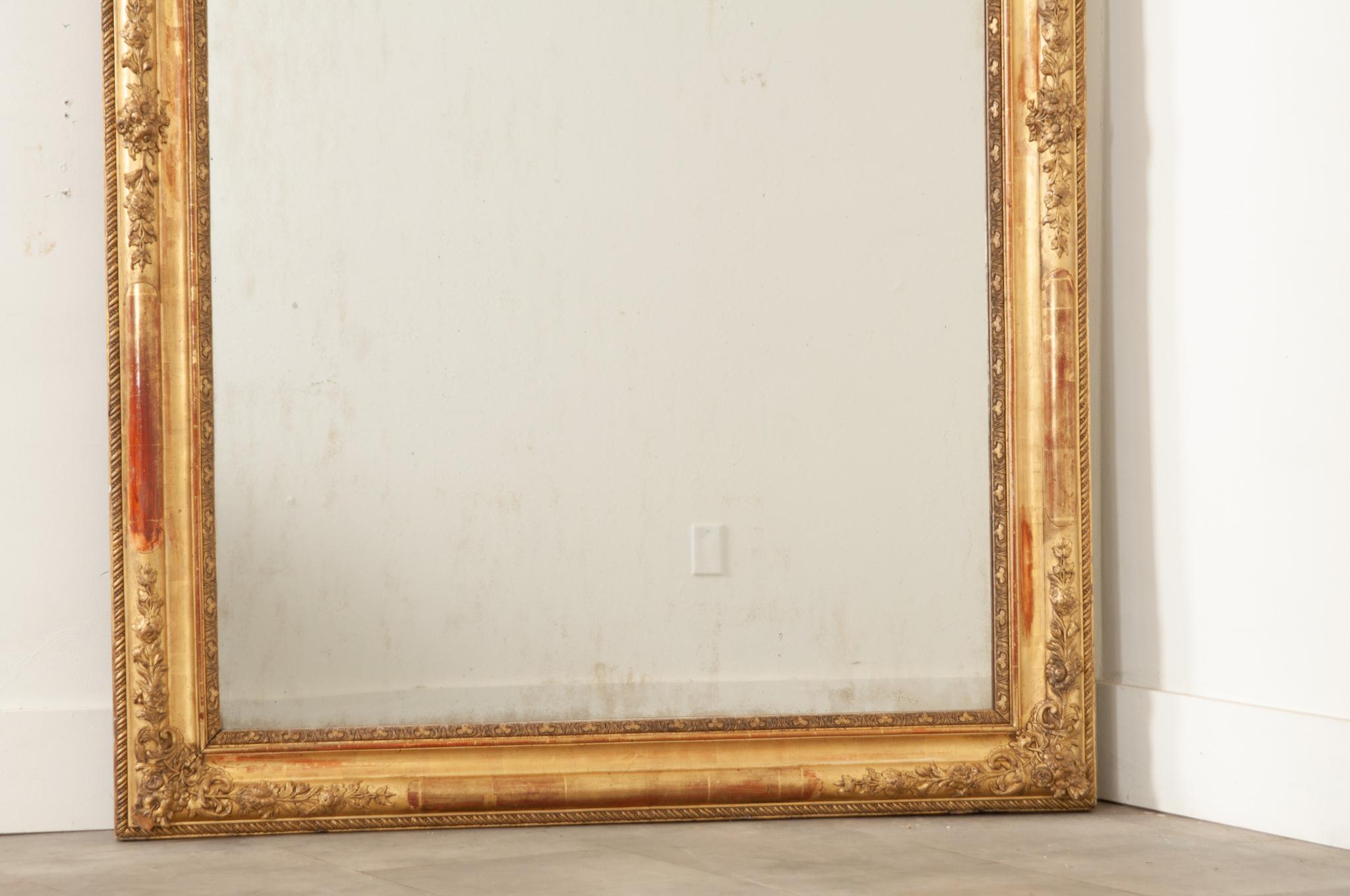 French 19th Century Gold Gilt Mirror In Good Condition For Sale In Baton Rouge, LA