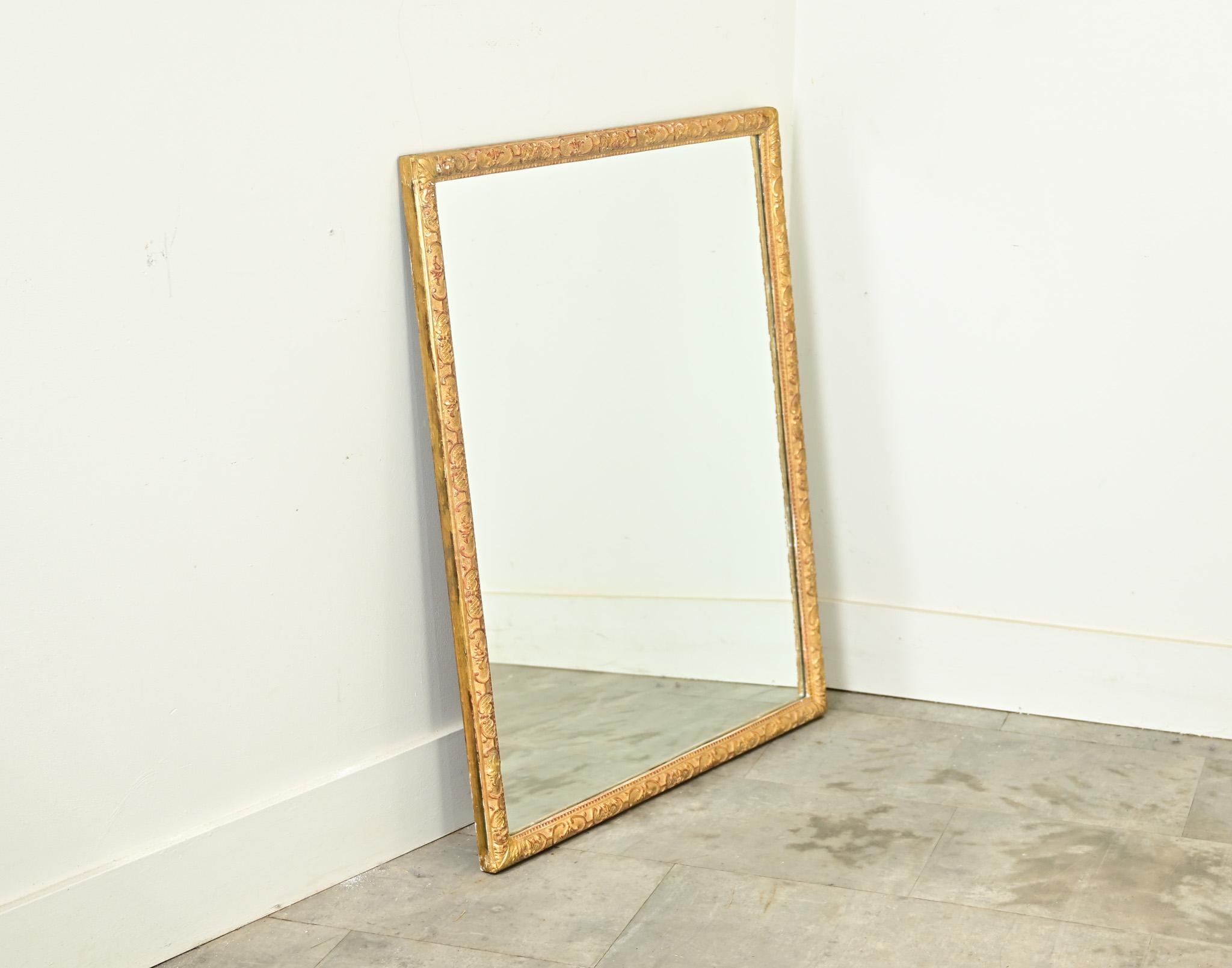 Miroir français du 19ème siècle doré à l'or Bon état - En vente à Baton Rouge, LA