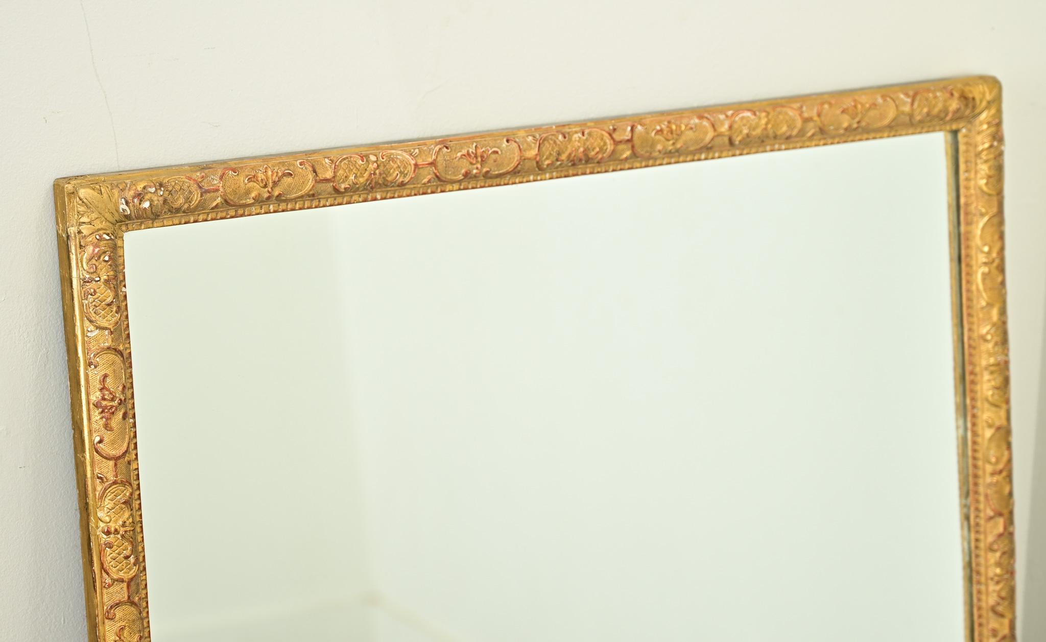 Or Miroir français du 19ème siècle doré à l'or en vente