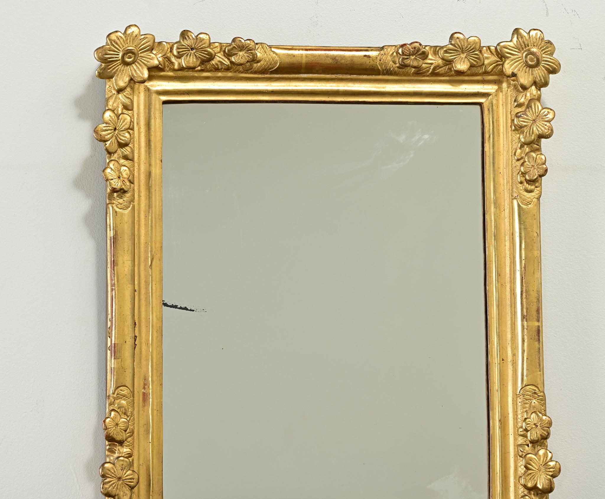 French 19th Century Gold Gilt Mirror with Flowers For Sale 1
