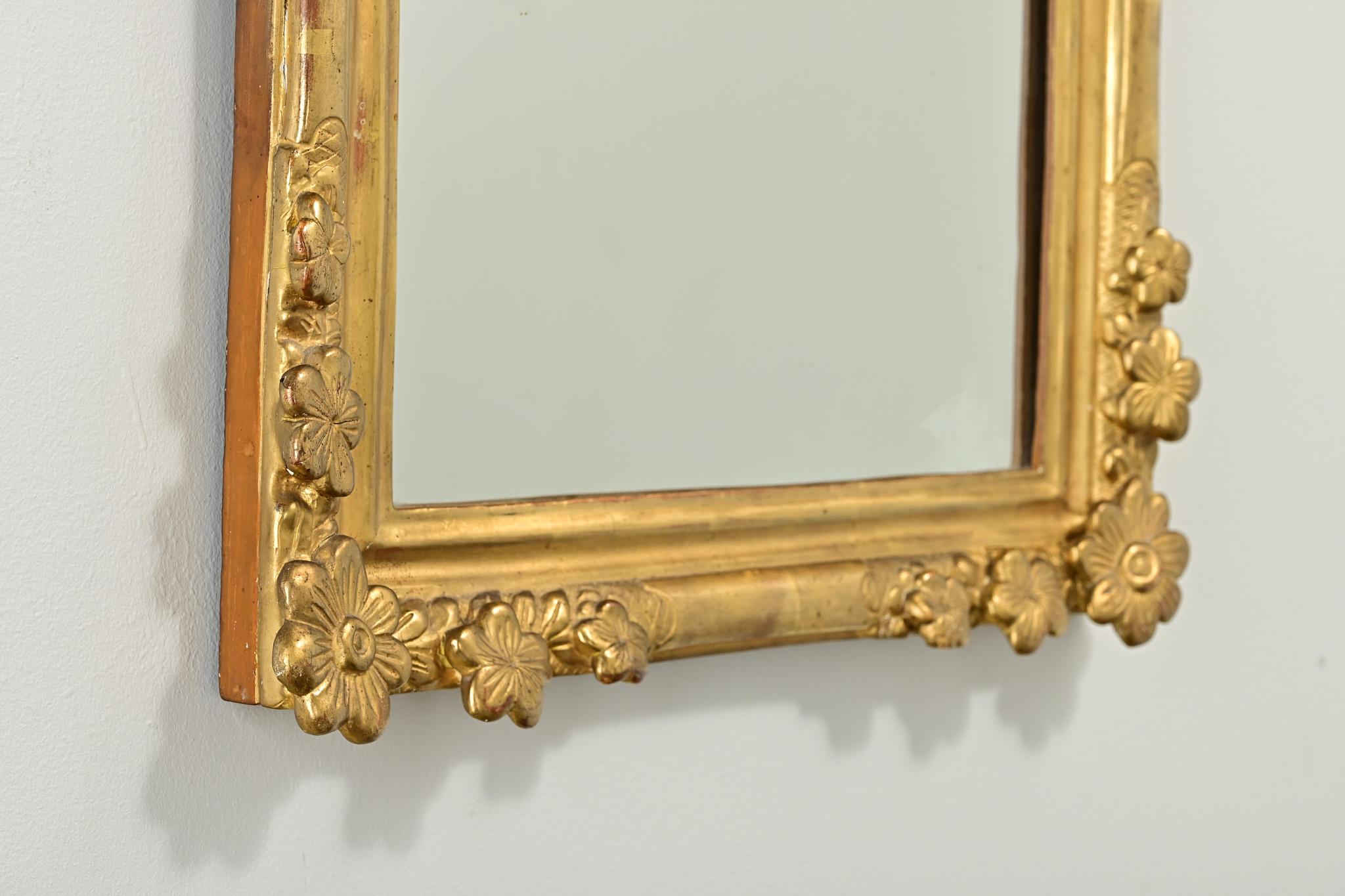 French 19th Century Gold Gilt Mirror with Flowers For Sale 2
