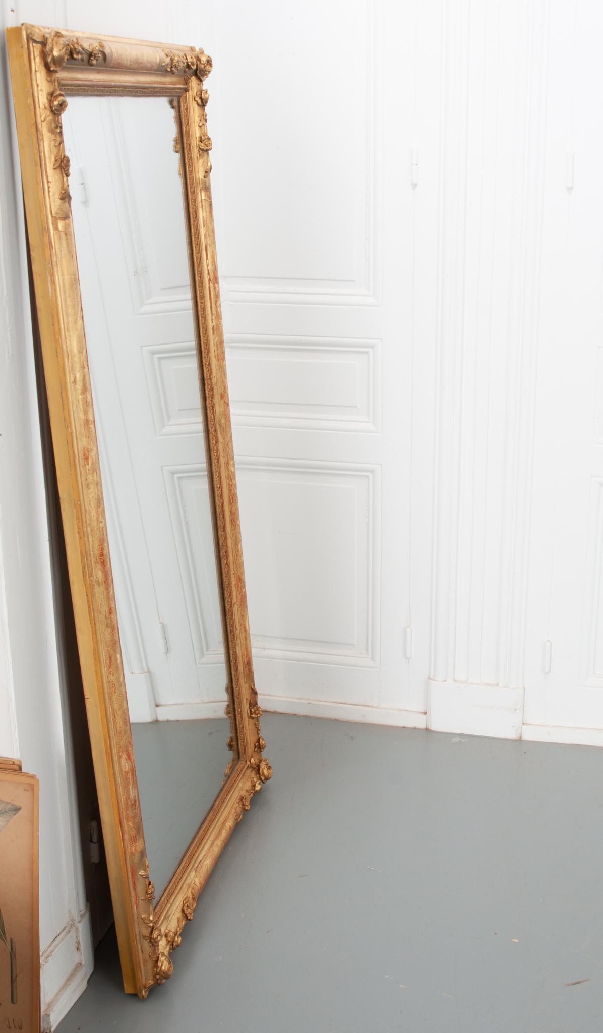 Miroir inclinable français du 19ème siècle doré à l'or fin en vente 2