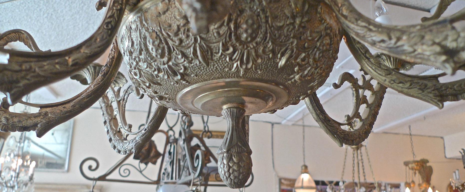 French 19th Century Gold Painted Bronze Chandelier with Eight Lights For Sale 4