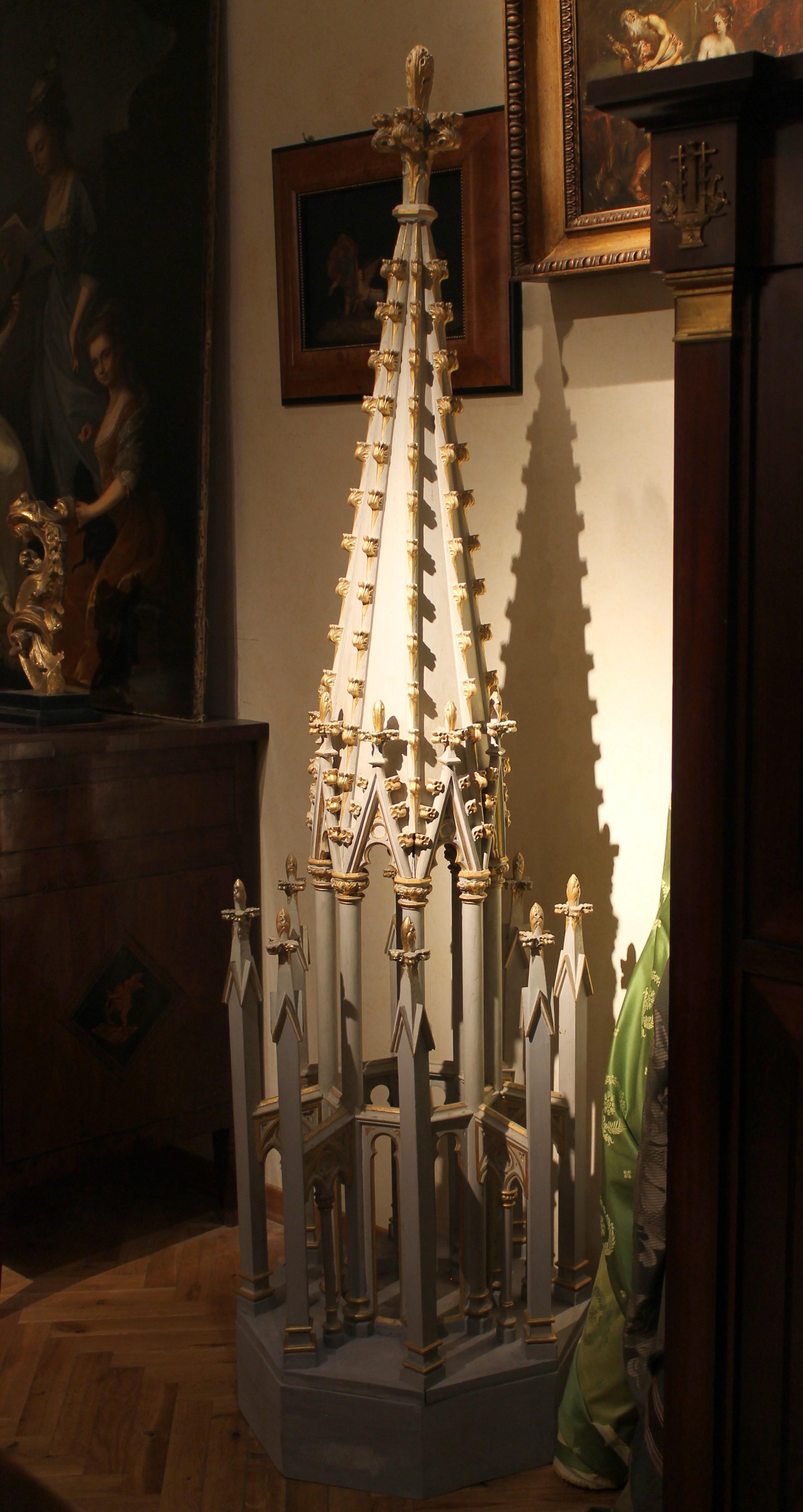 French 19th Century Gothic Revival Hand Carved, Lacquered, Parcel Giltwood Spire For Sale 12