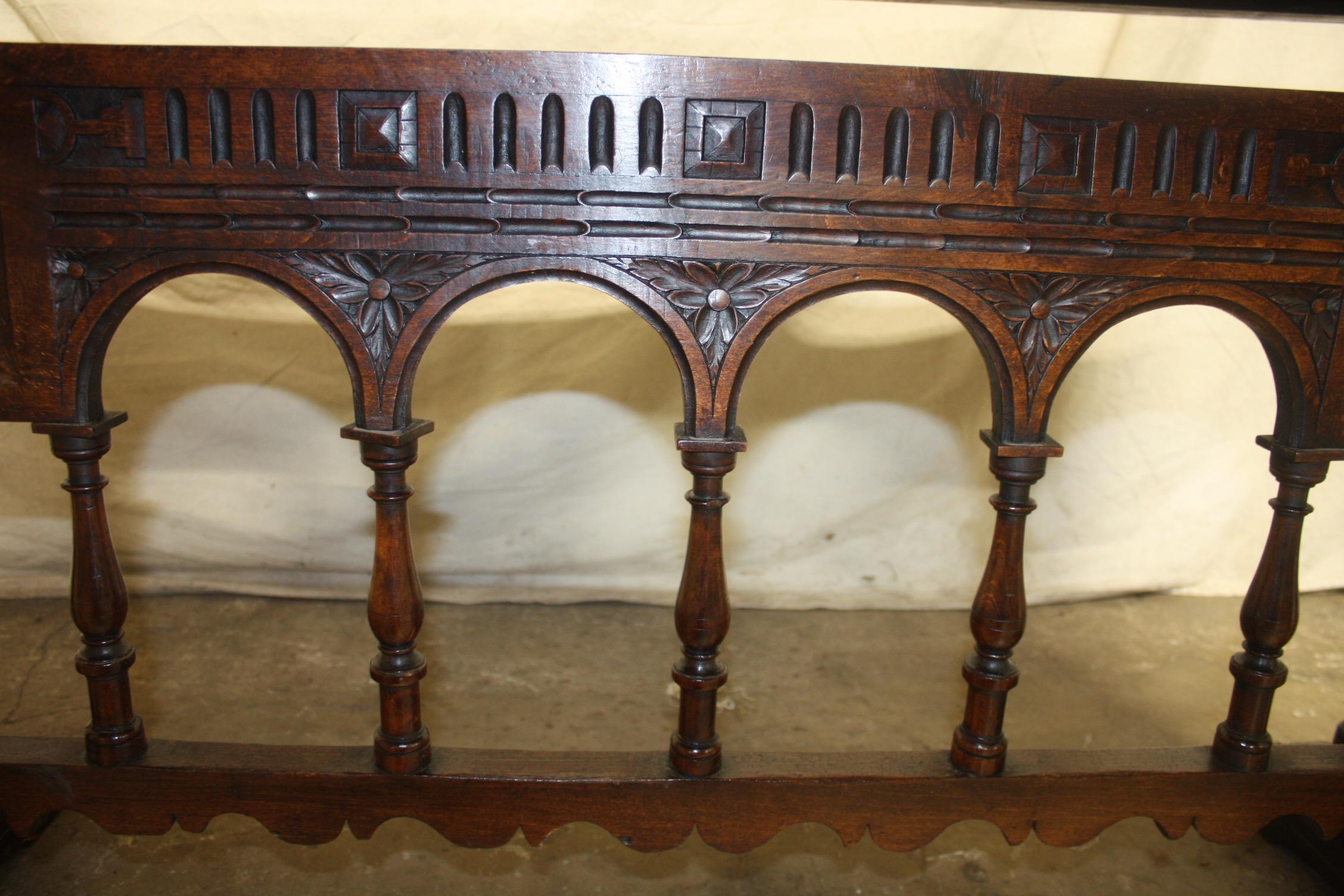 Schreibtisch im gotischen Stil des 19. Jahrhunderts im Angebot 5